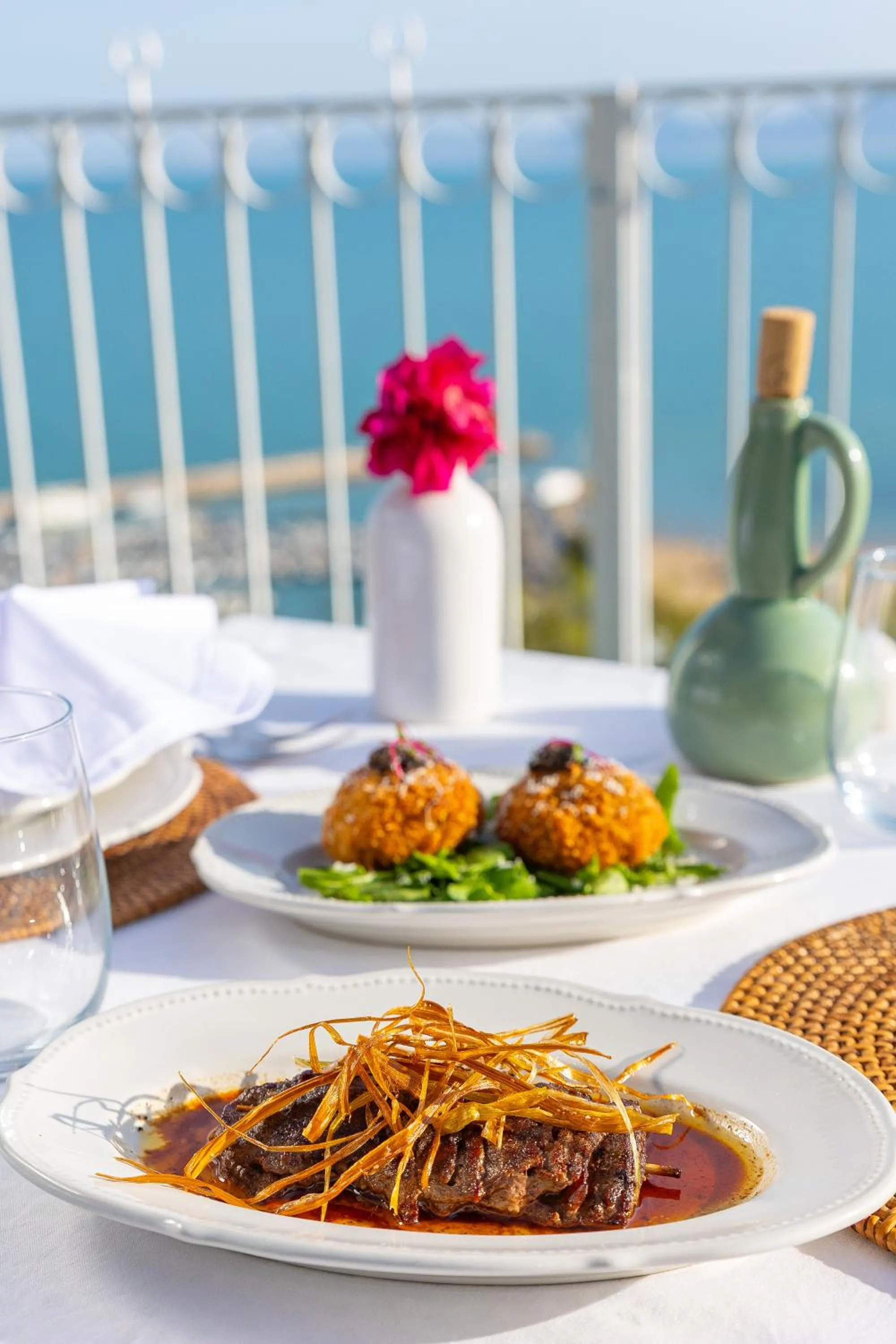 Restaurant/places to eat in La Demeure