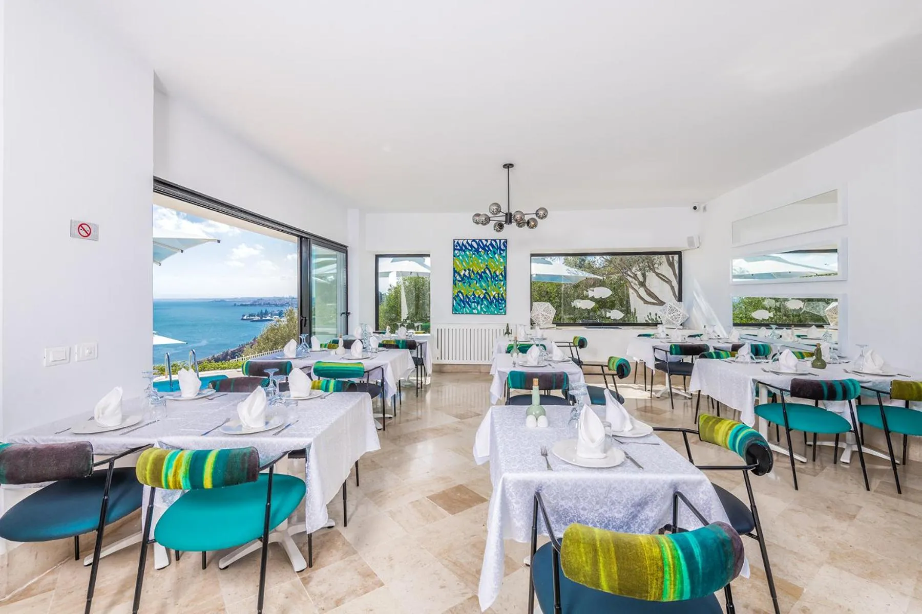 Restaurant/places to eat in La Demeure