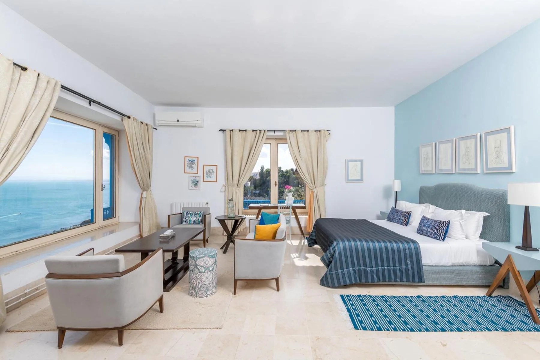 Photo of the whole room, Bed in La Demeure