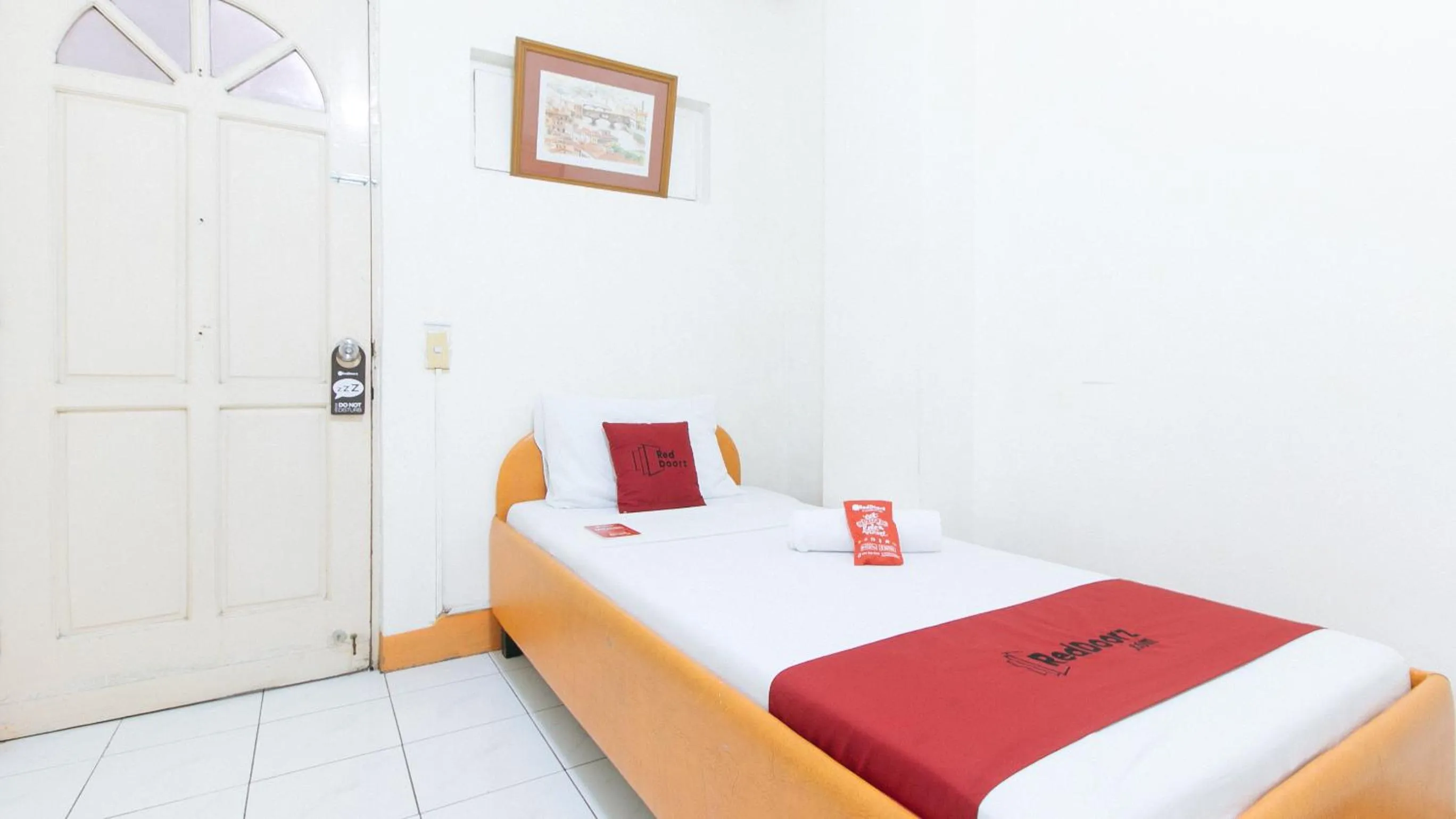 Bed in RedDoorz @ Malibu Room BF International Las Pinas