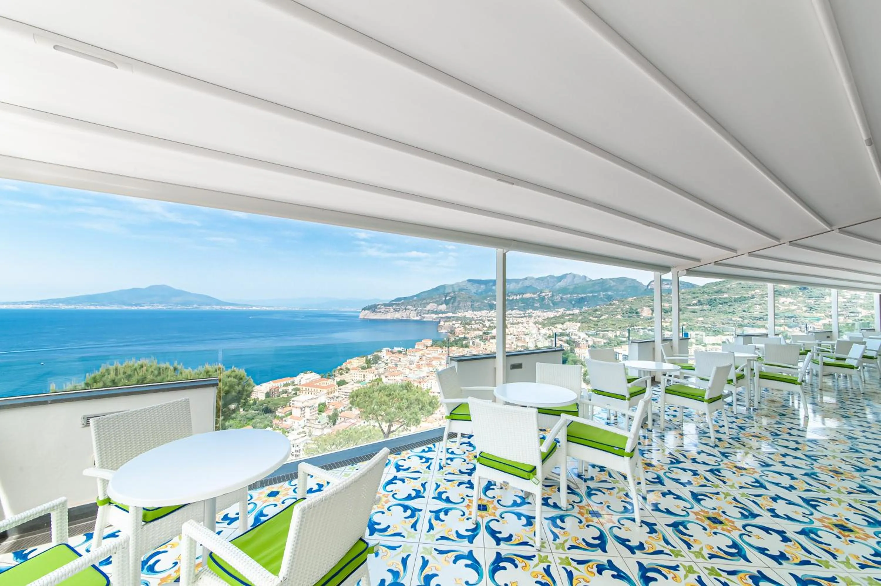 Lounge or bar in Grand Hotel President