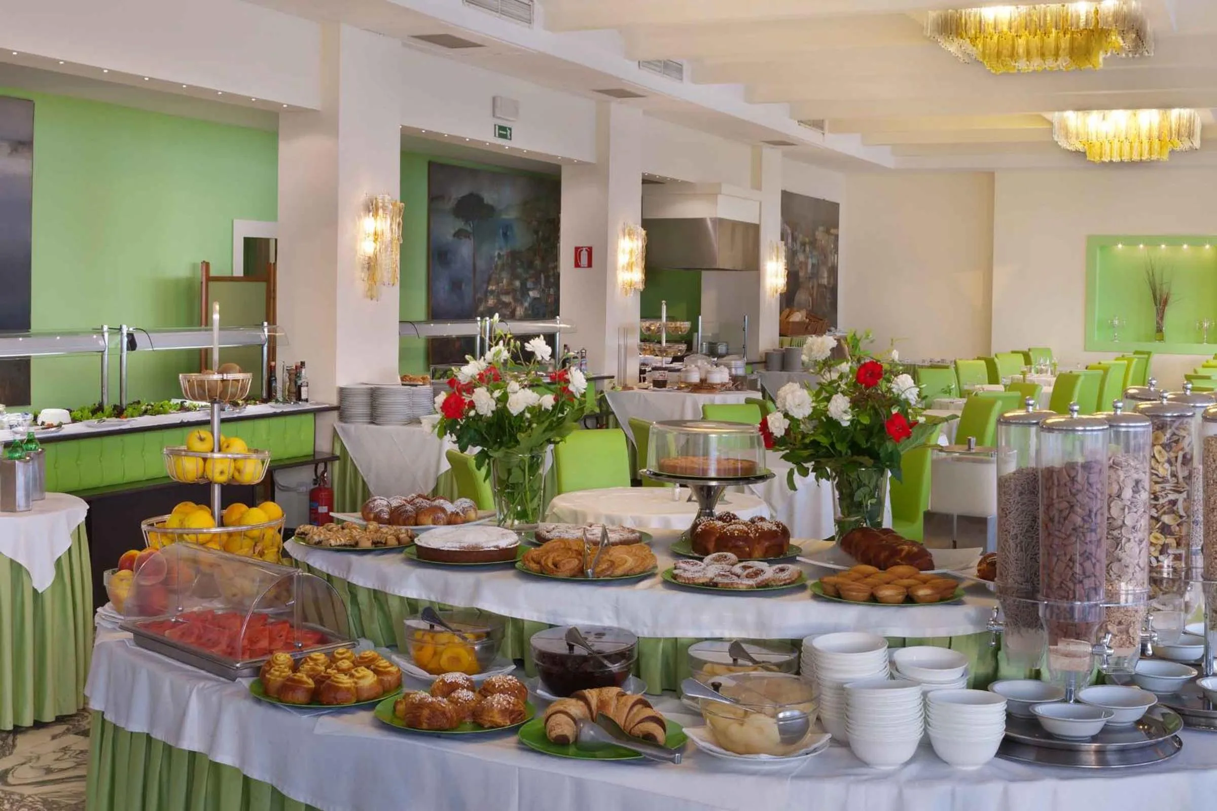 Restaurant/places to eat in Grand Hotel President