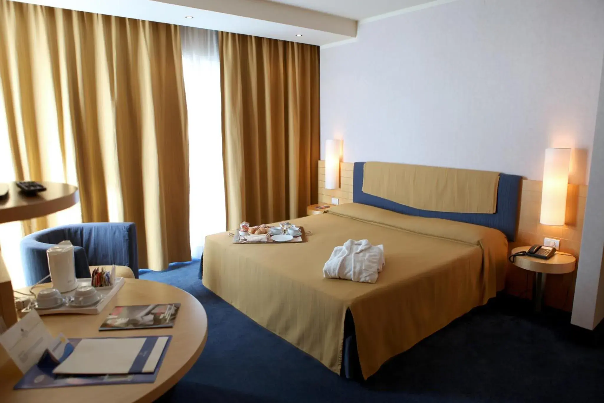 Superior Double/Twin Room with Balcony and Sea View in Nicotel Bisceglie Superior Double/Twin Room with Balcony and Sea View in Nicotel Bisceglie