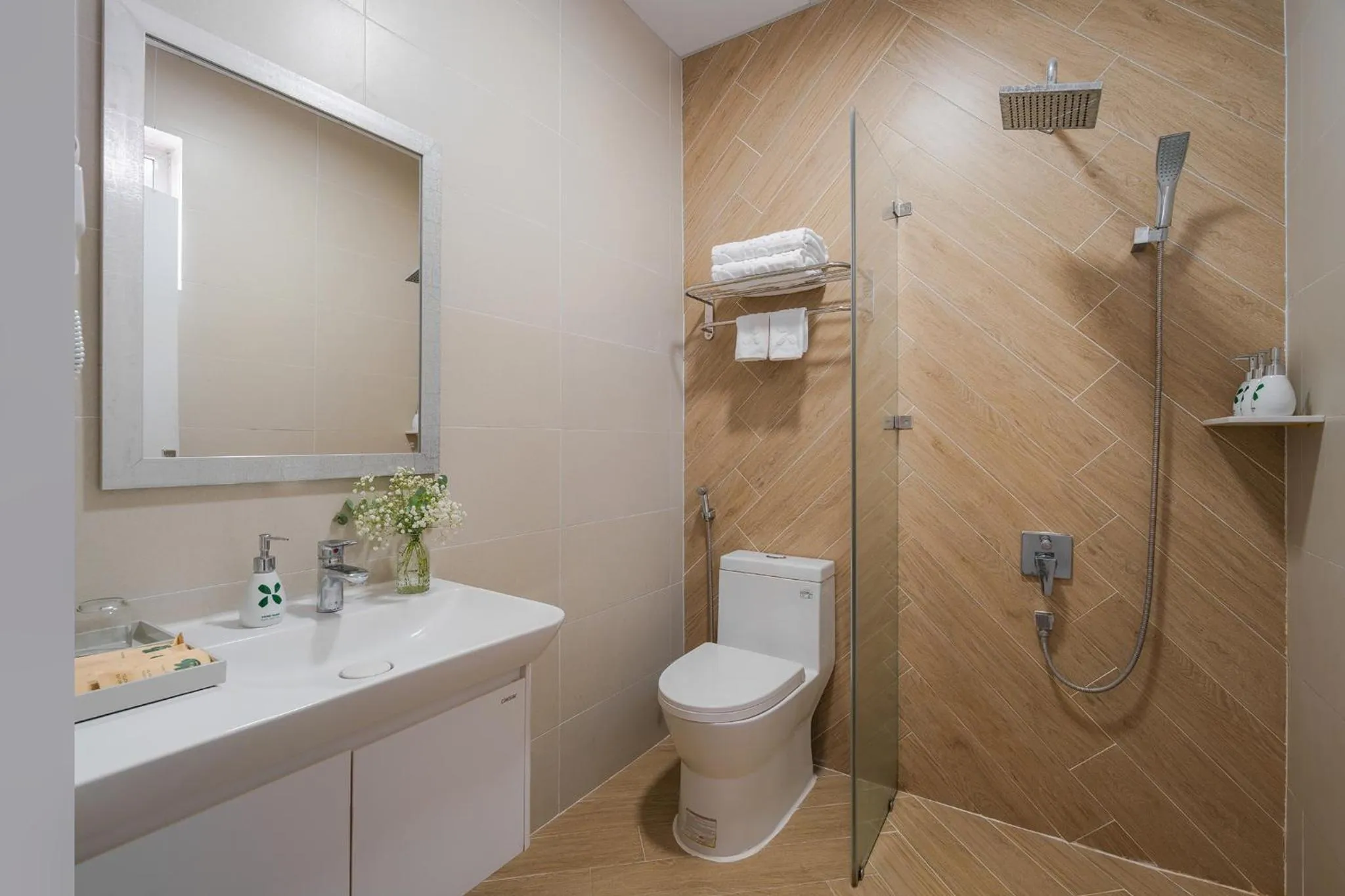 Shower in Nature Hotel Da Lat - Le Dai Hanh