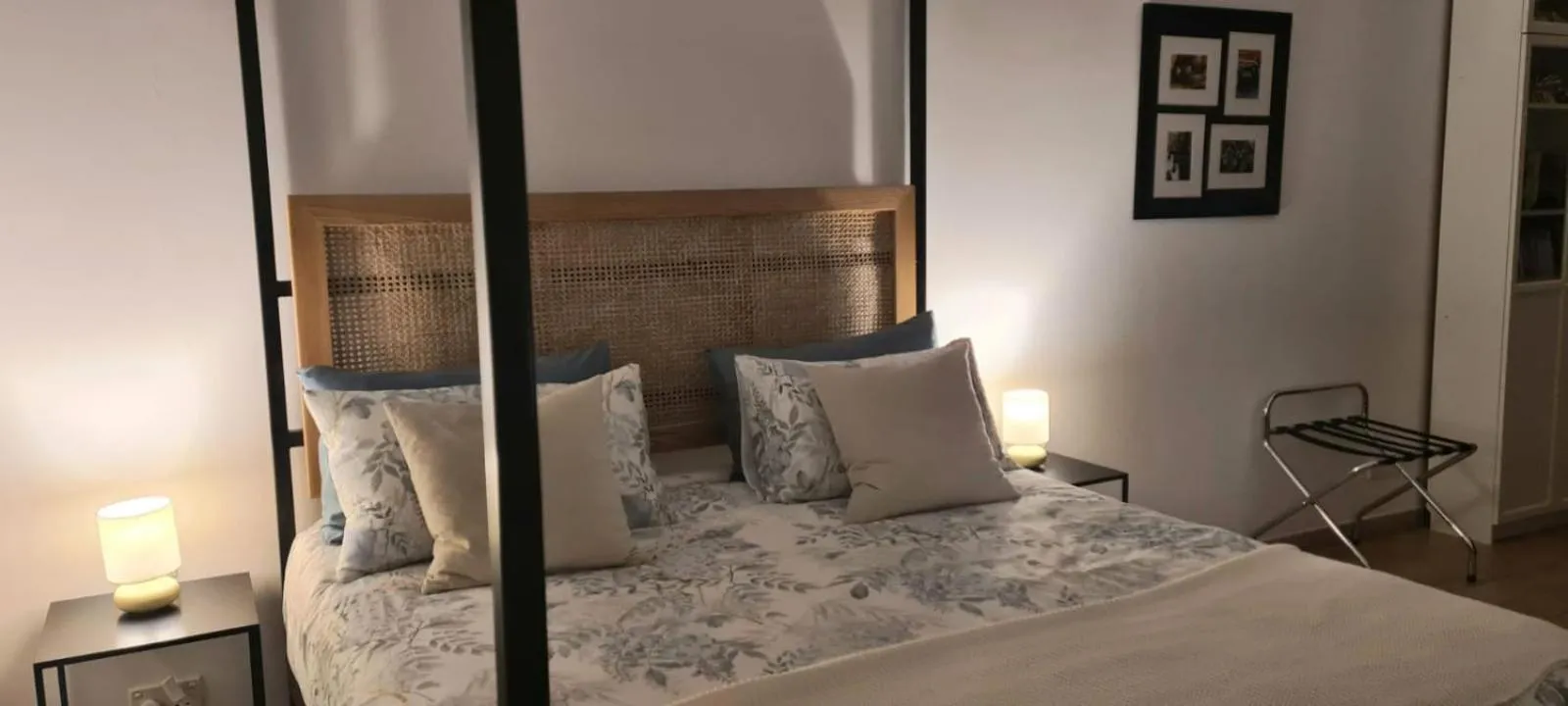 Bedroom, Bed in Cherrywood House