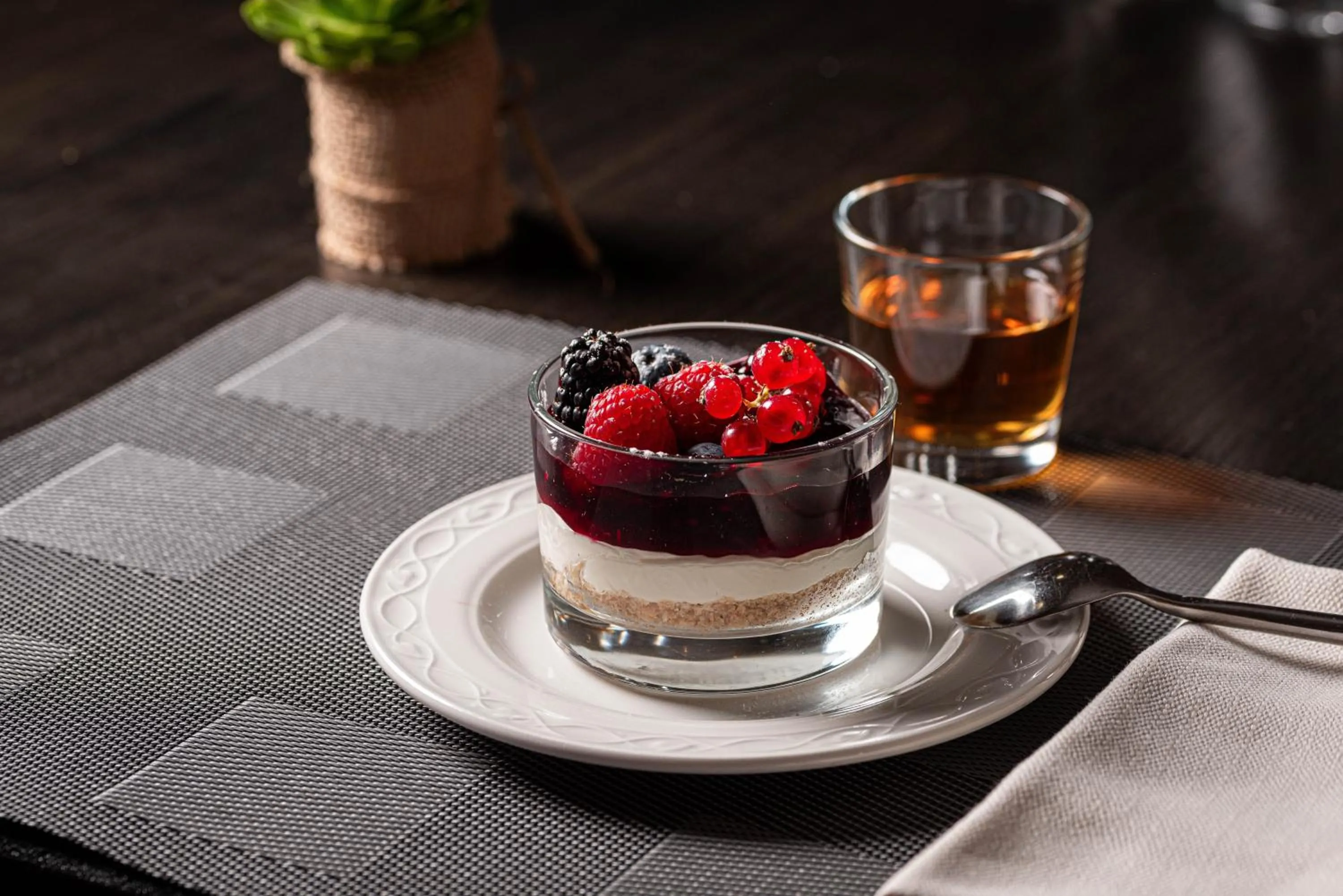 Restaurant/places to eat in Phi Hotel Emilia