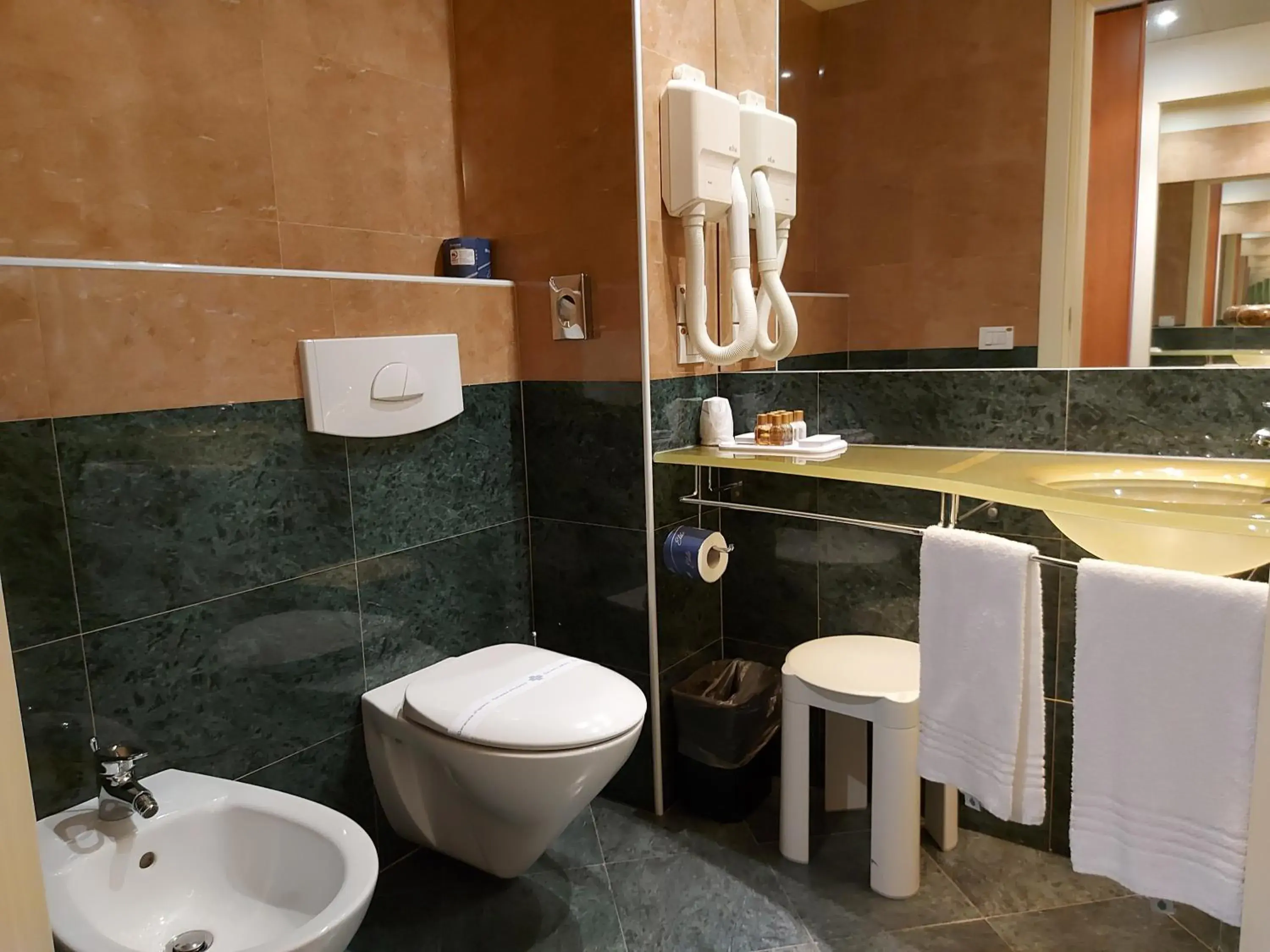 Bathroom in Phi Hotel Emilia Bathroom in Phi Hotel Emilia