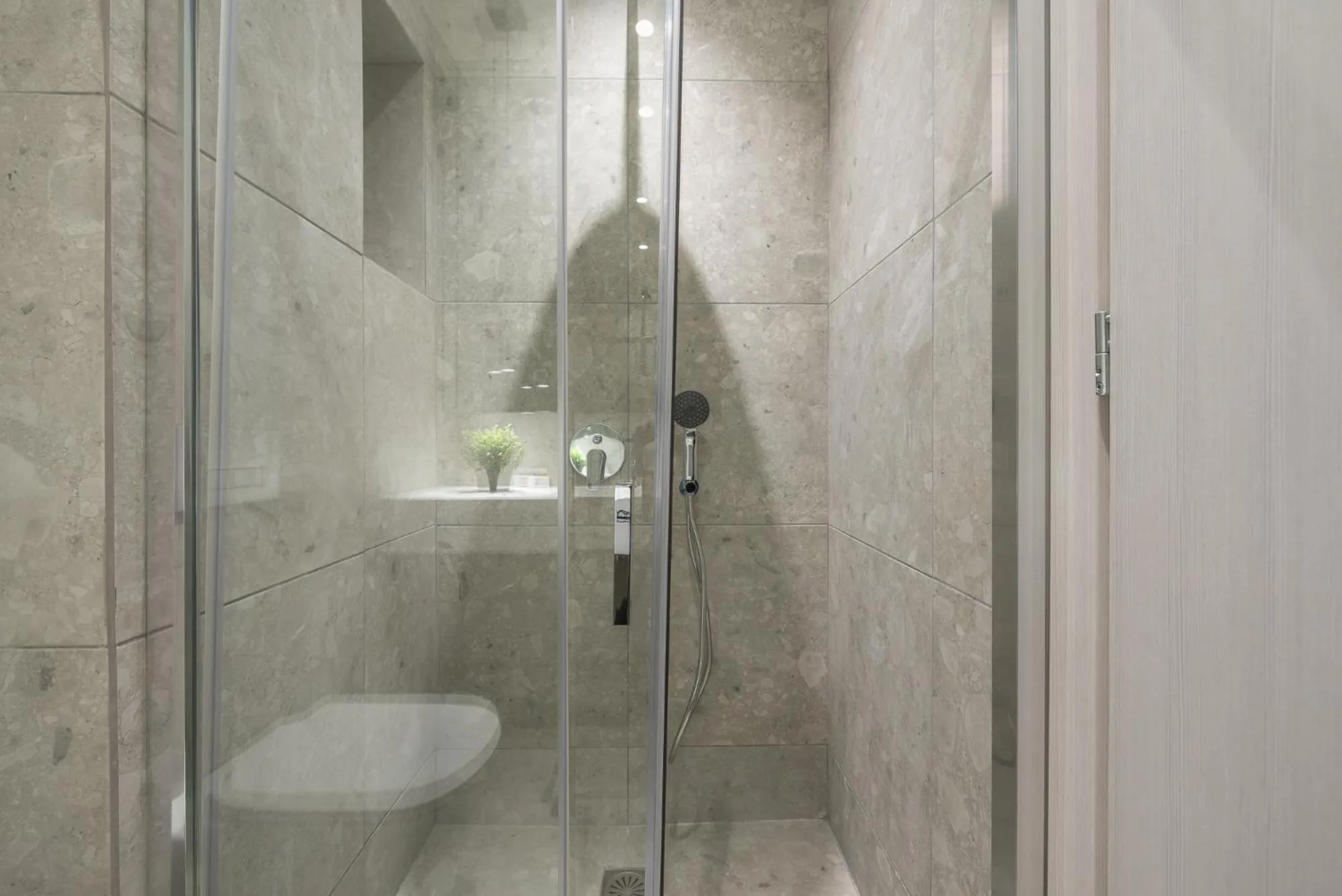 The Asprogeraka - self check-in rooms