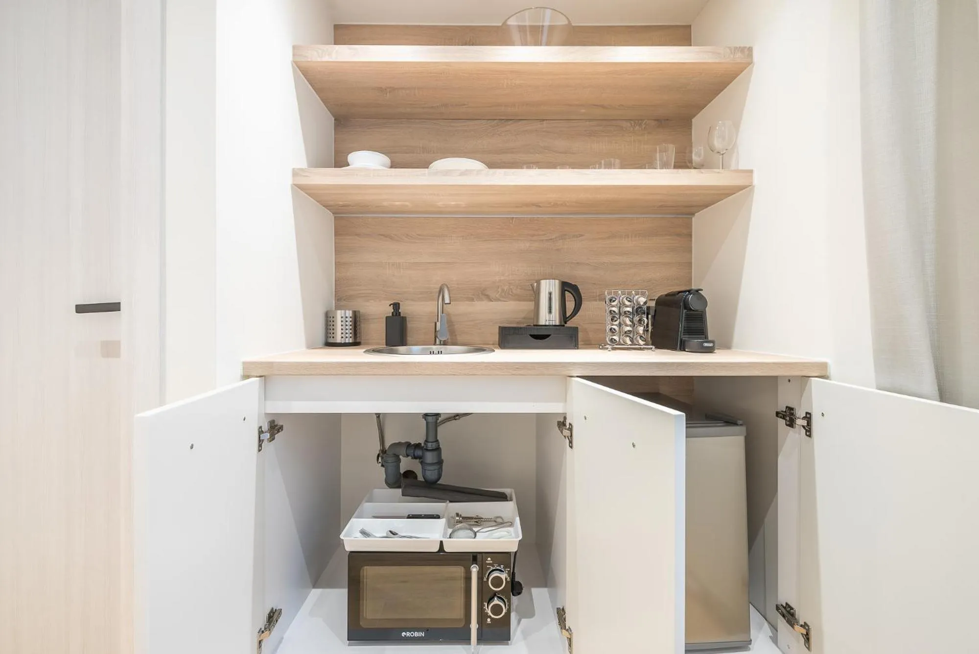 The Asprogeraka - self check-in rooms