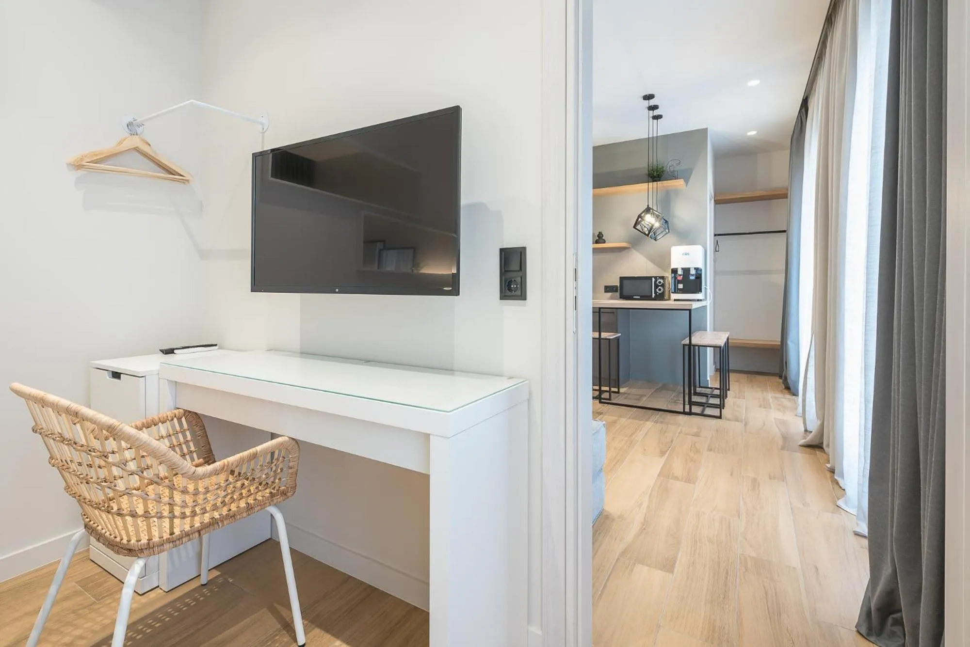 The Asprogeraka - self check-in rooms