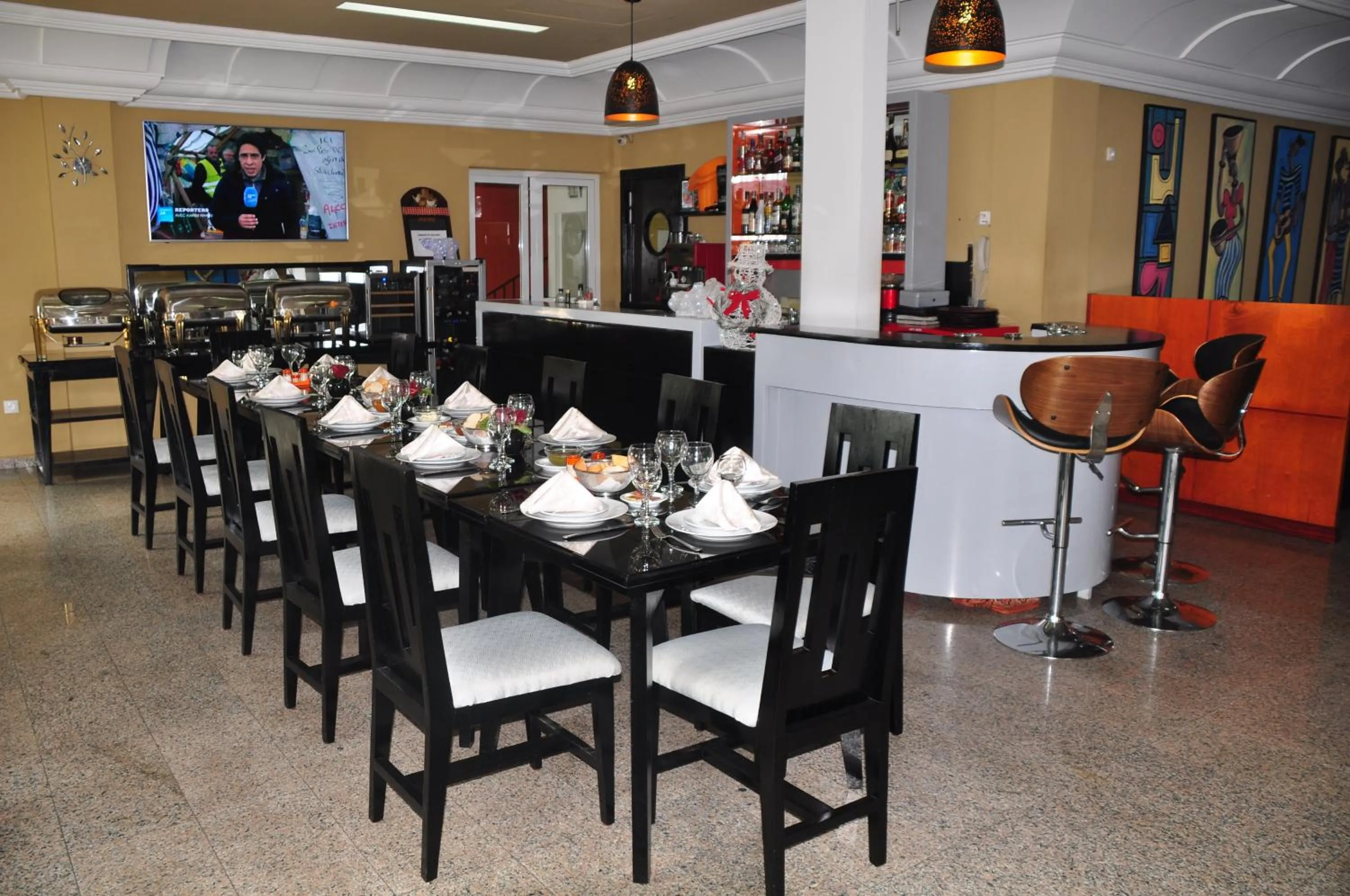 Restaurant/places to eat in Futuris Hotel