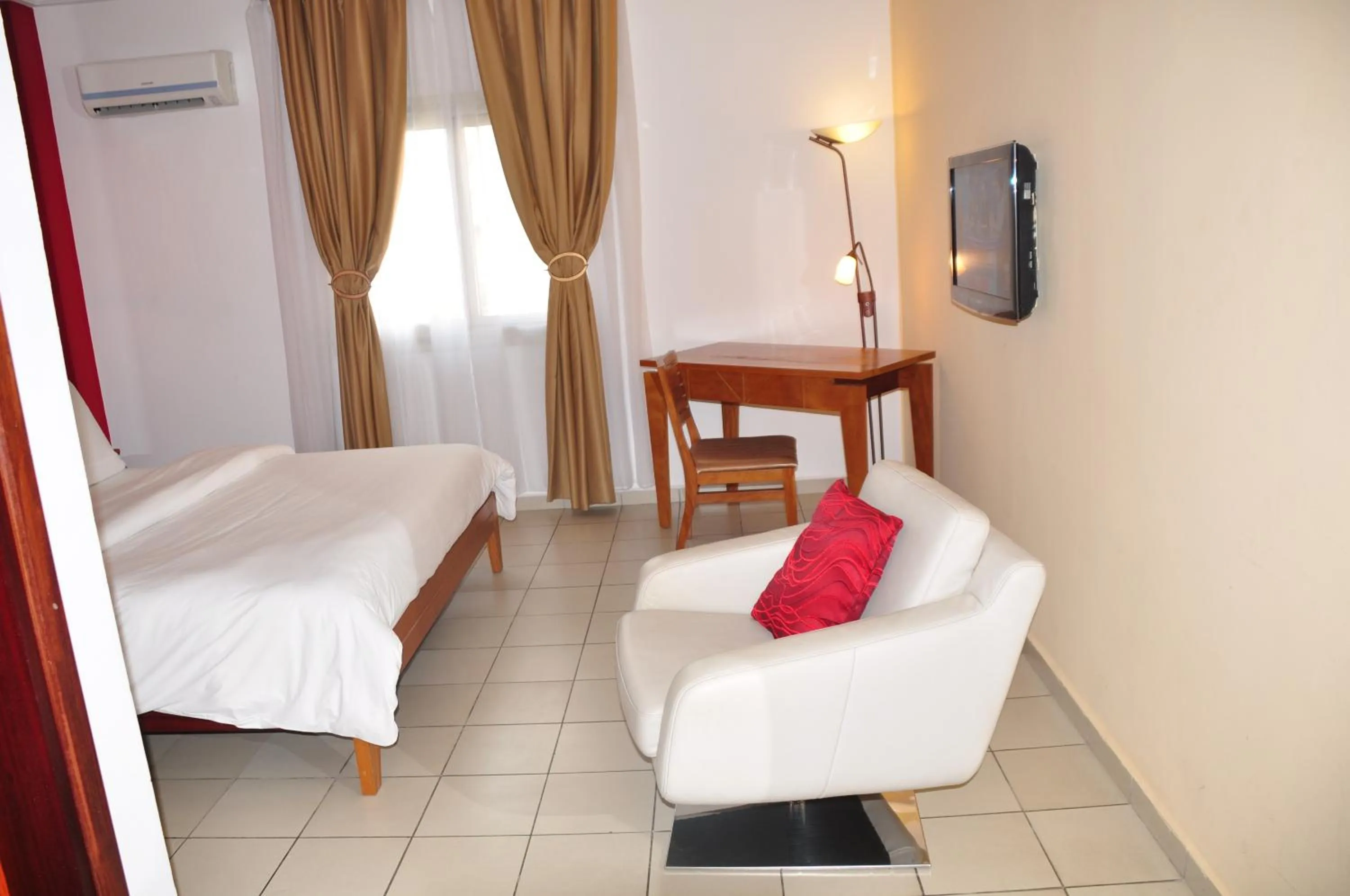 Bed in Futuris Hotel