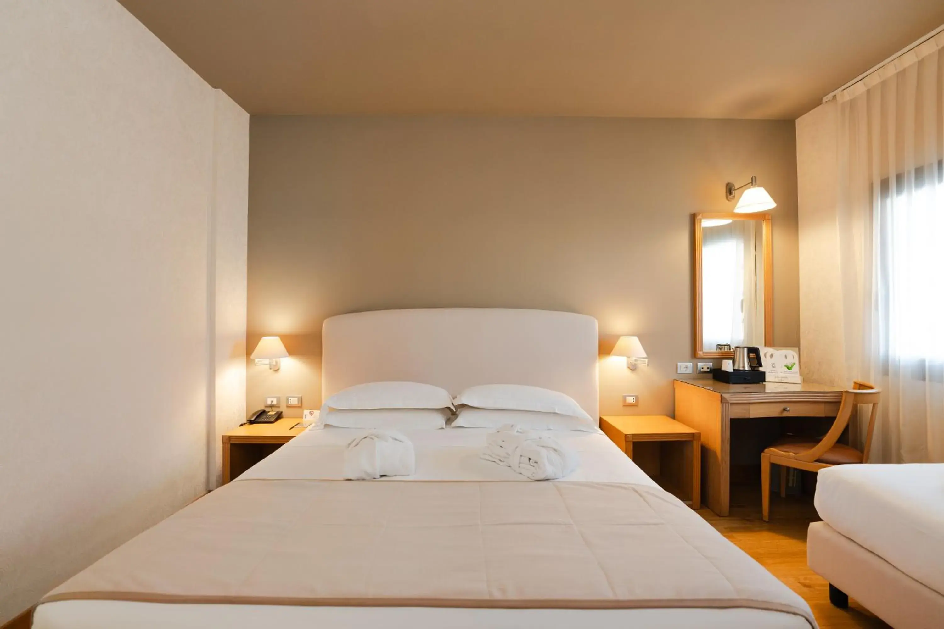 Double or Twin Room with Extra Bed in Hotel Touring Double or Twin Room with Extra Bed in Hotel Touring