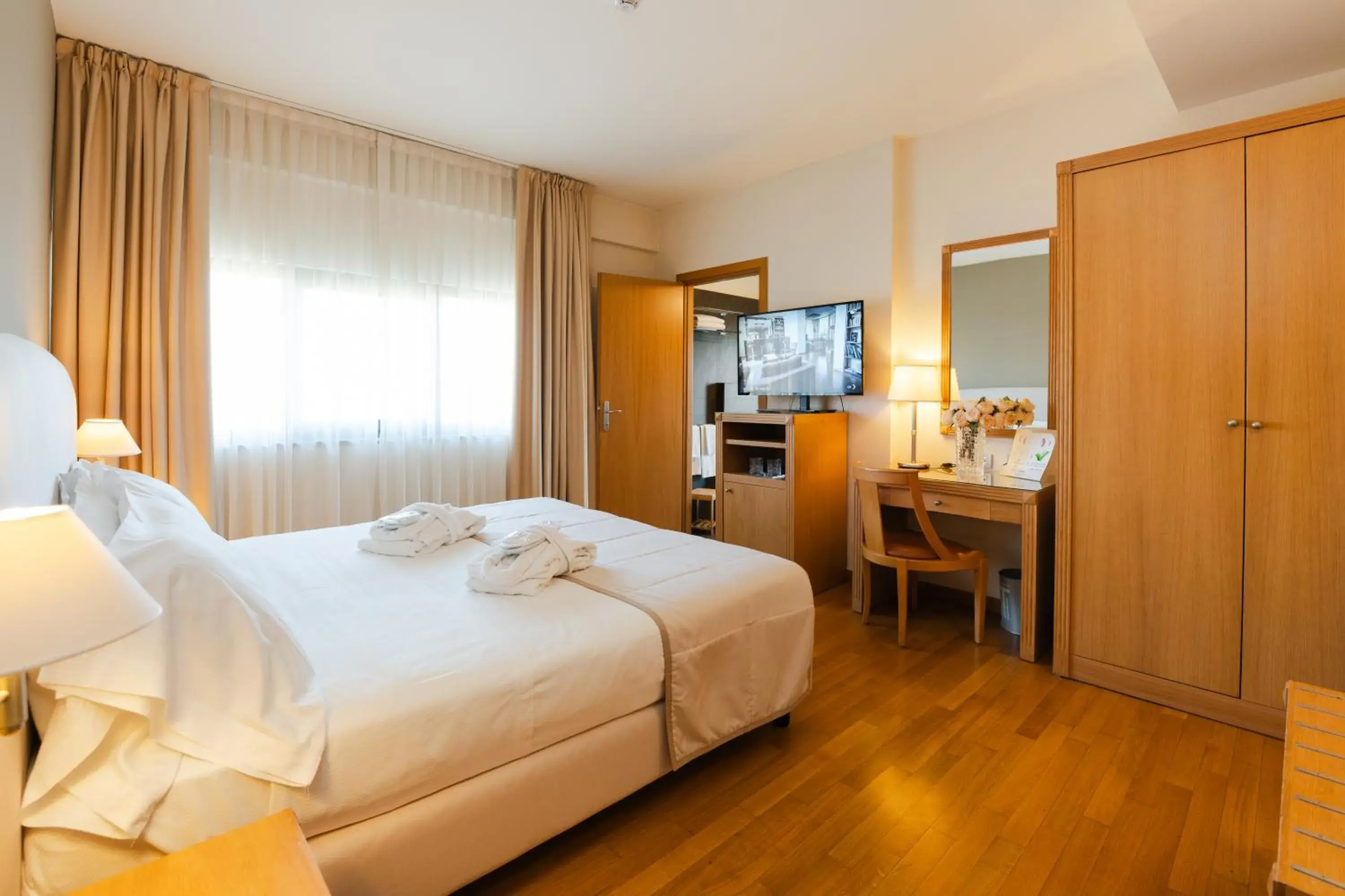 Bed in Hotel Touring Bed in Hotel Touring