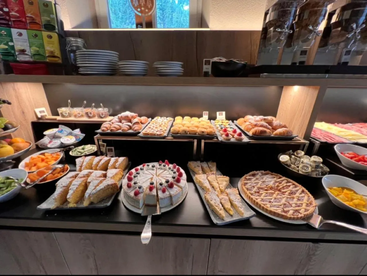 Breakfast in Chalet Queen