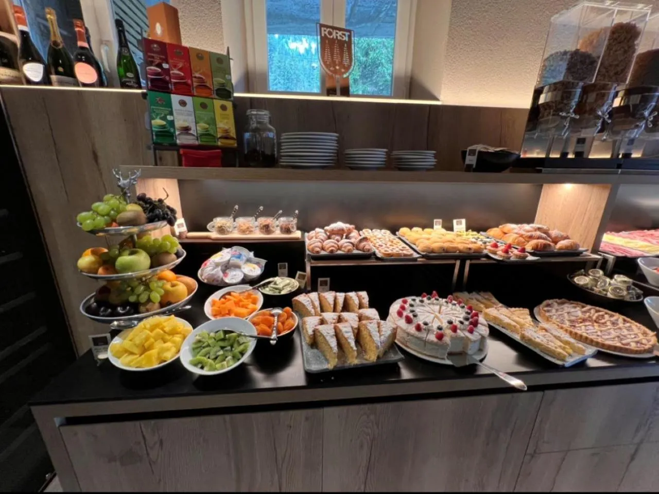 Breakfast in Chalet Queen