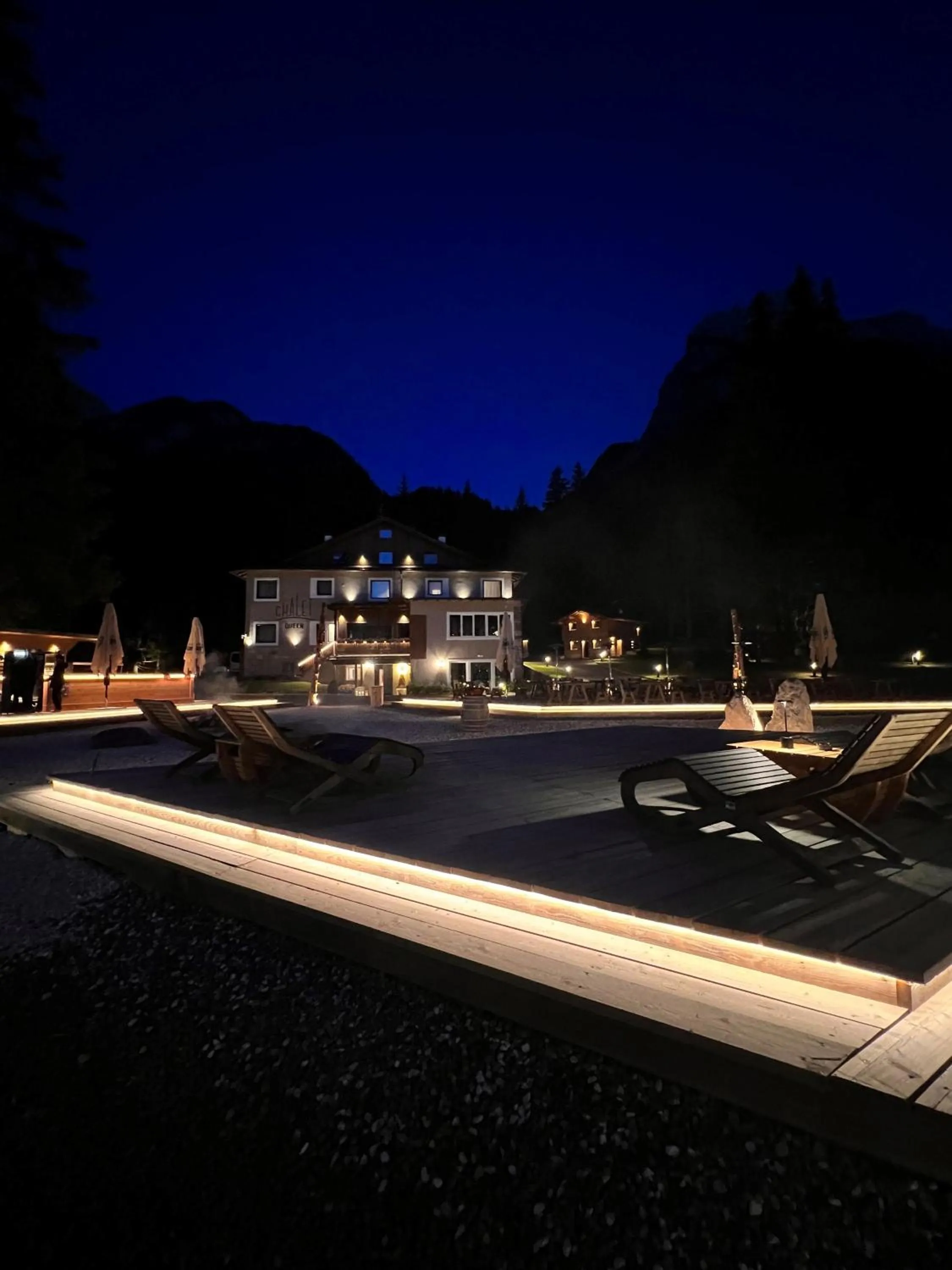 Restaurant/places to eat in Chalet Queen