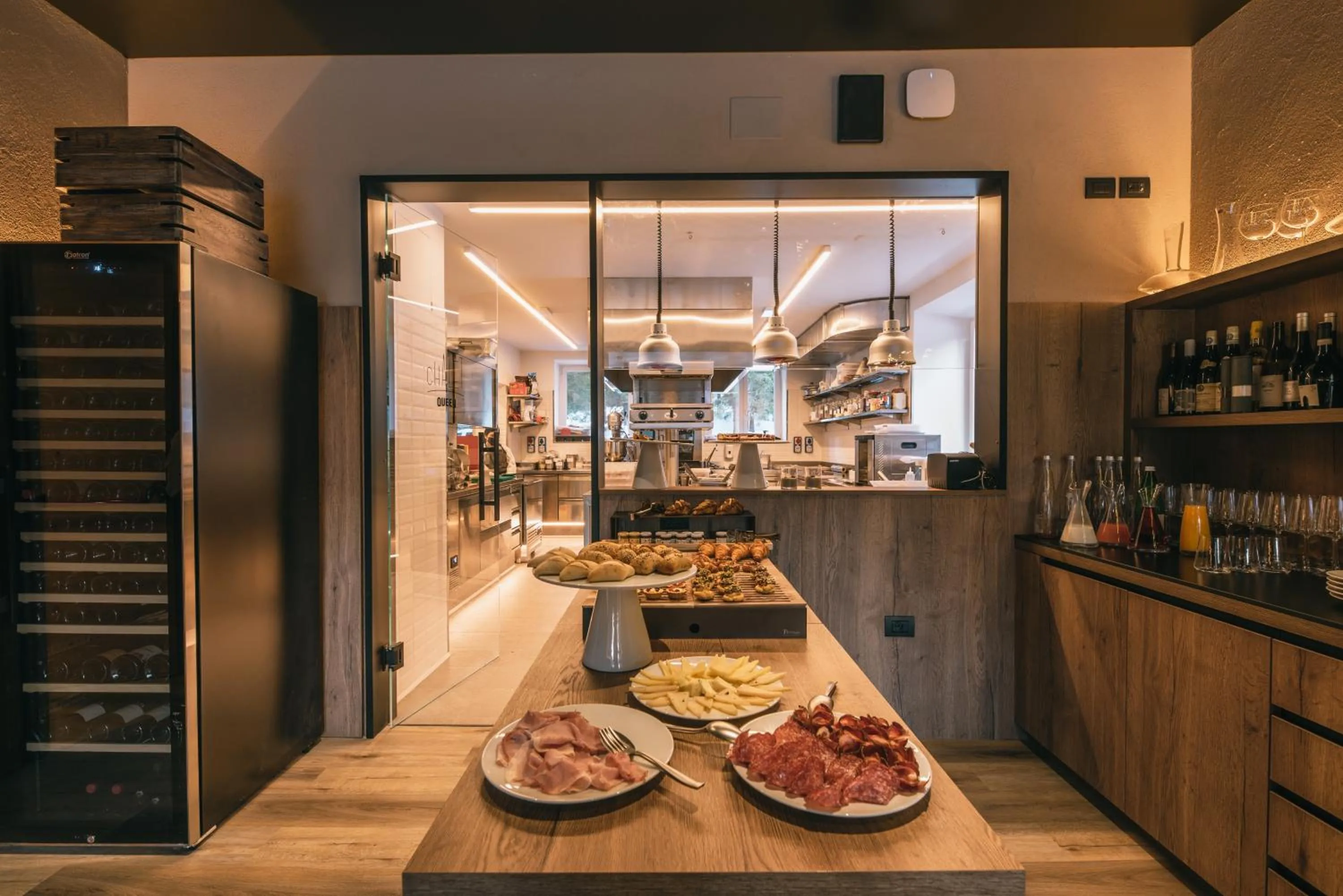 Restaurant/places to eat in Chalet Queen