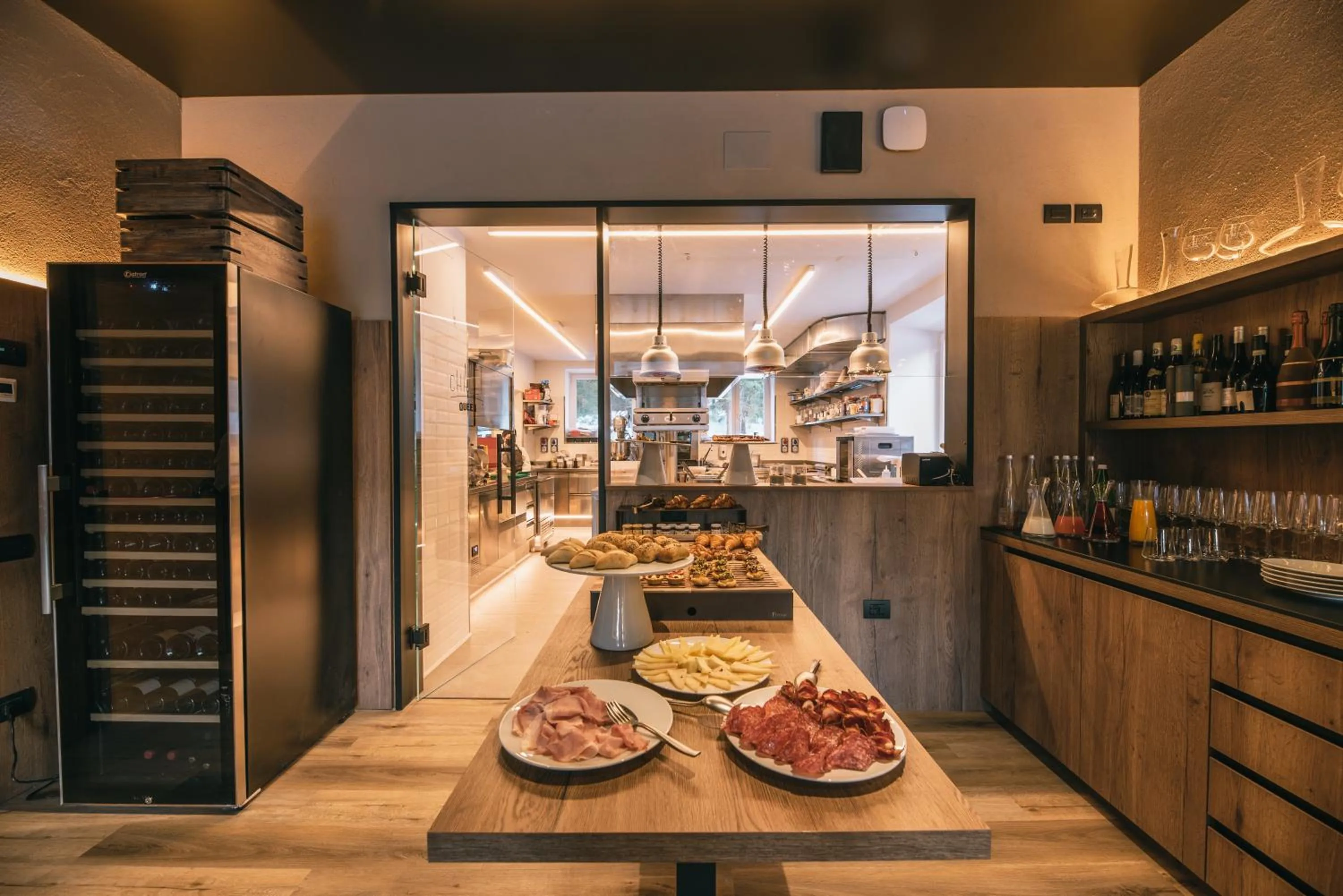 Restaurant/places to eat in Chalet Queen