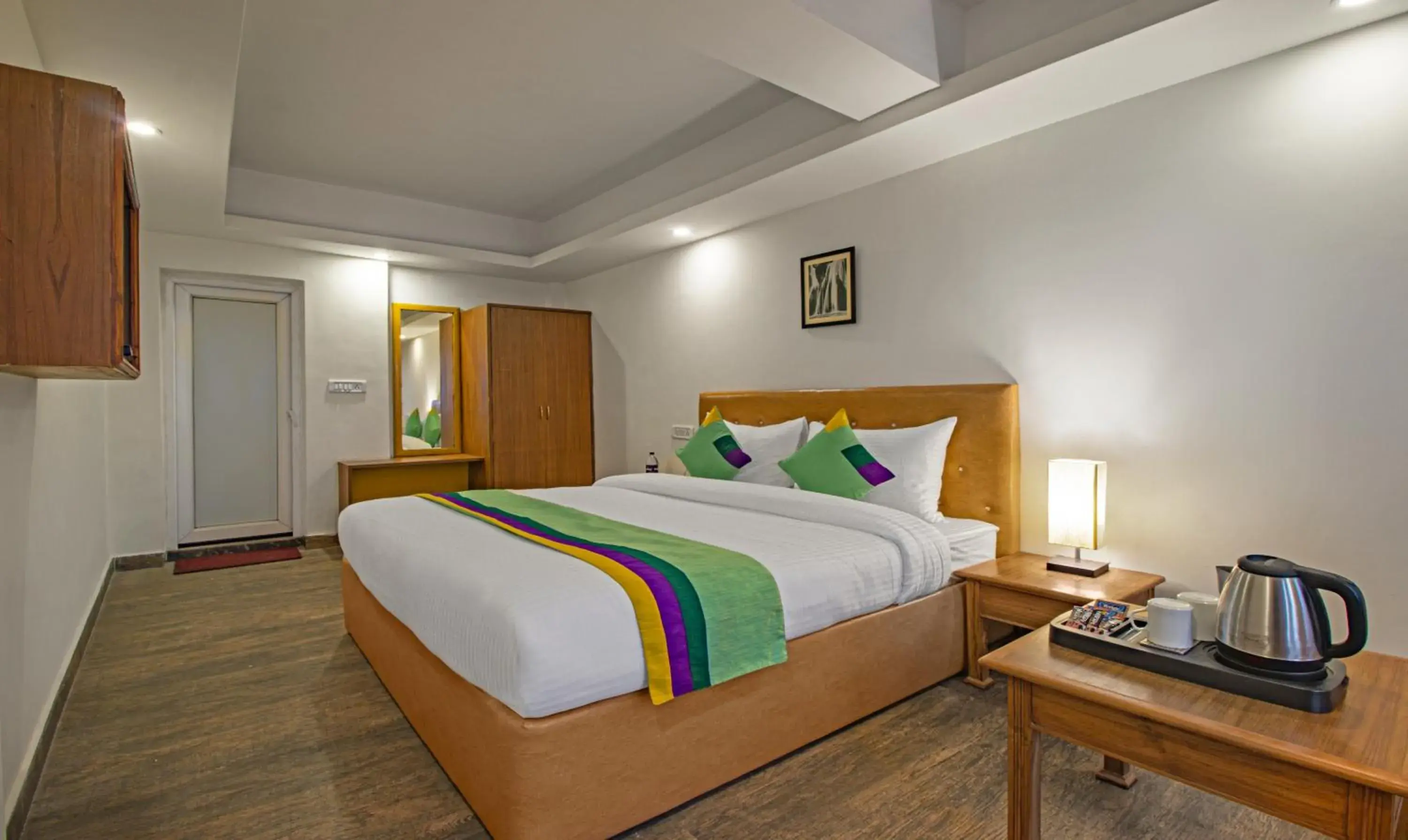Bedroom, Bed in Treebo Raj Mall Road Bedroom, Bed in Treebo Raj Mall Road