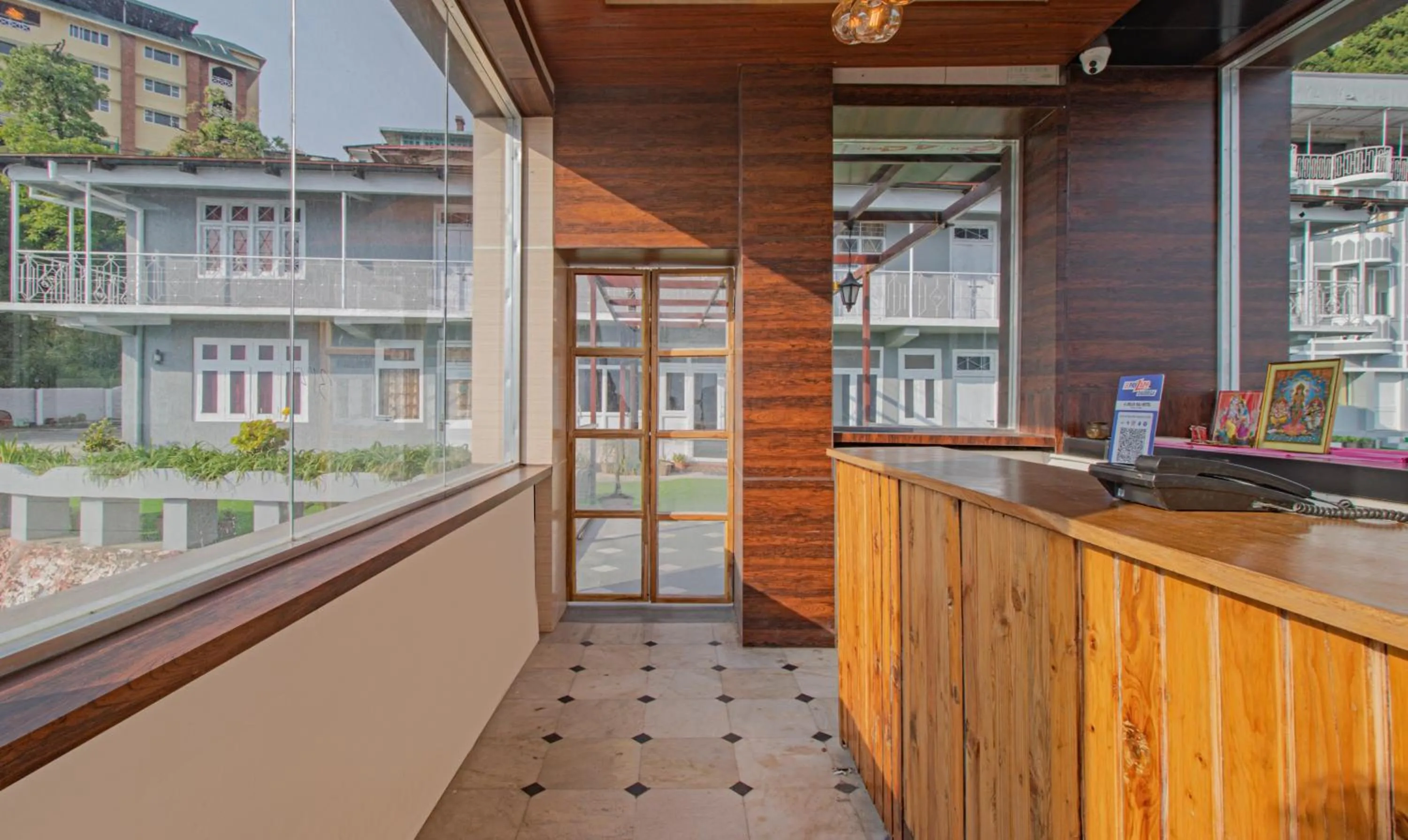 Lobby or reception in Treebo Raj Mall Road