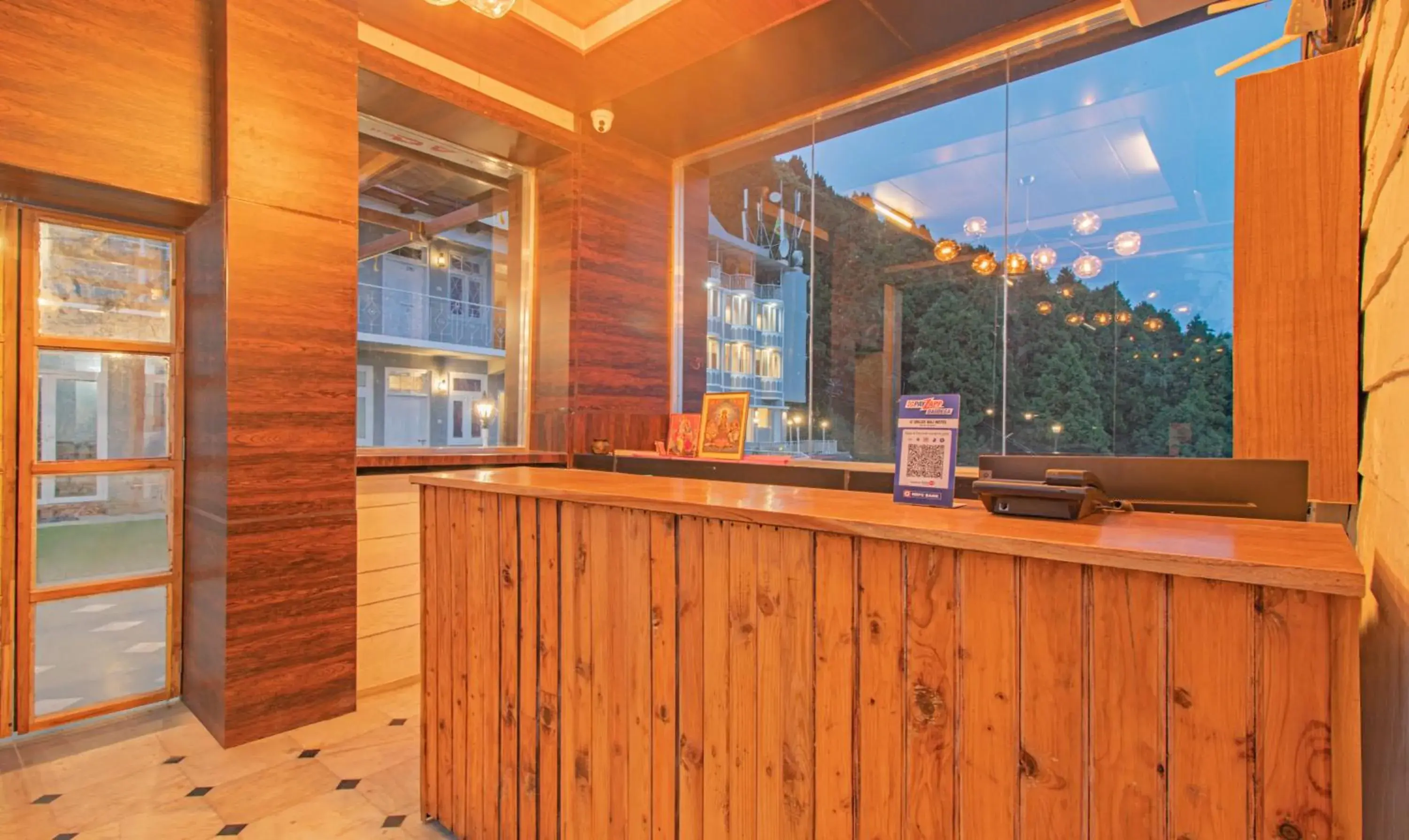 Lobby or reception in Treebo Raj Mall Road Lobby or reception in Treebo Raj Mall Road
