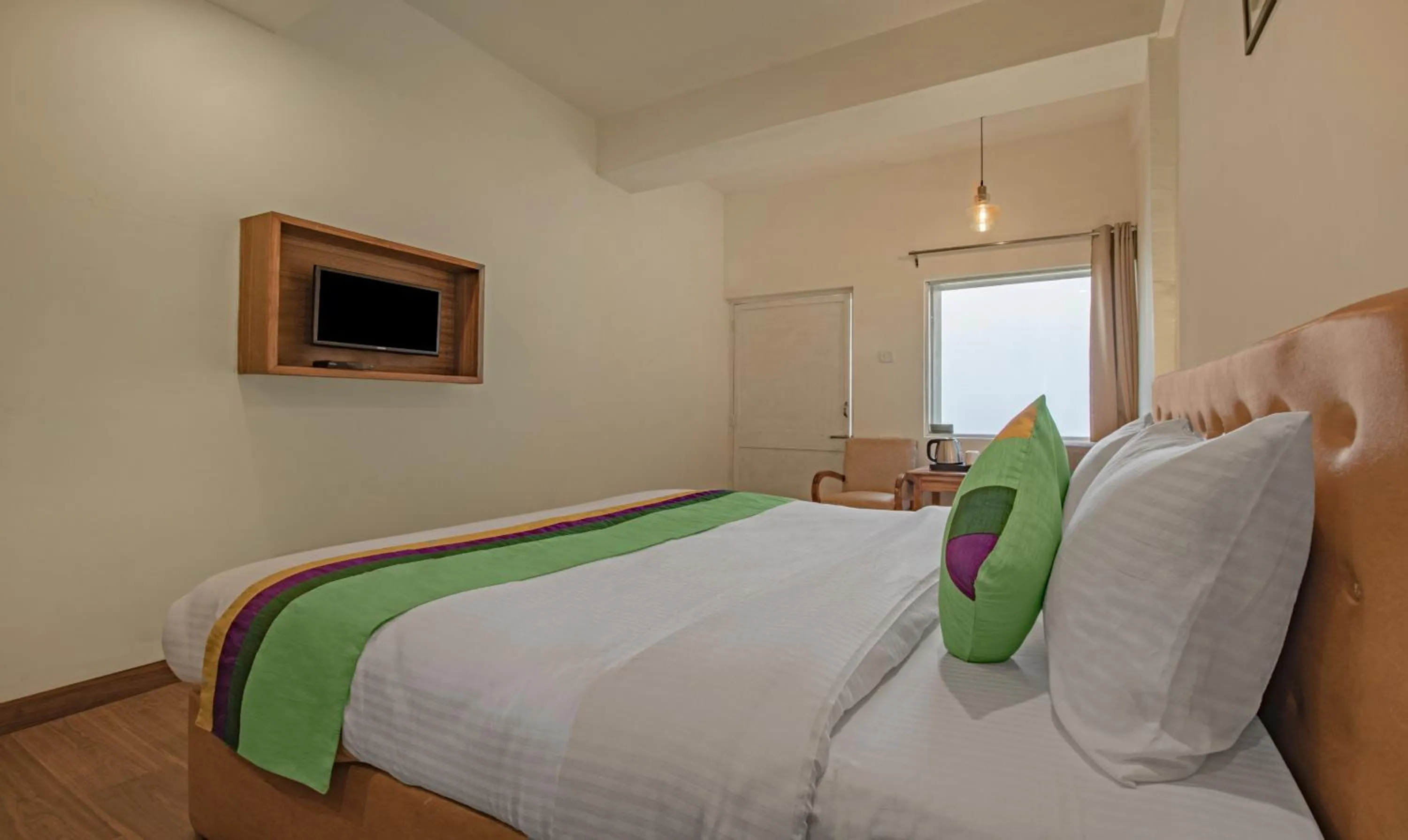 TV and multimedia, Bed in Treebo Raj Mall Road