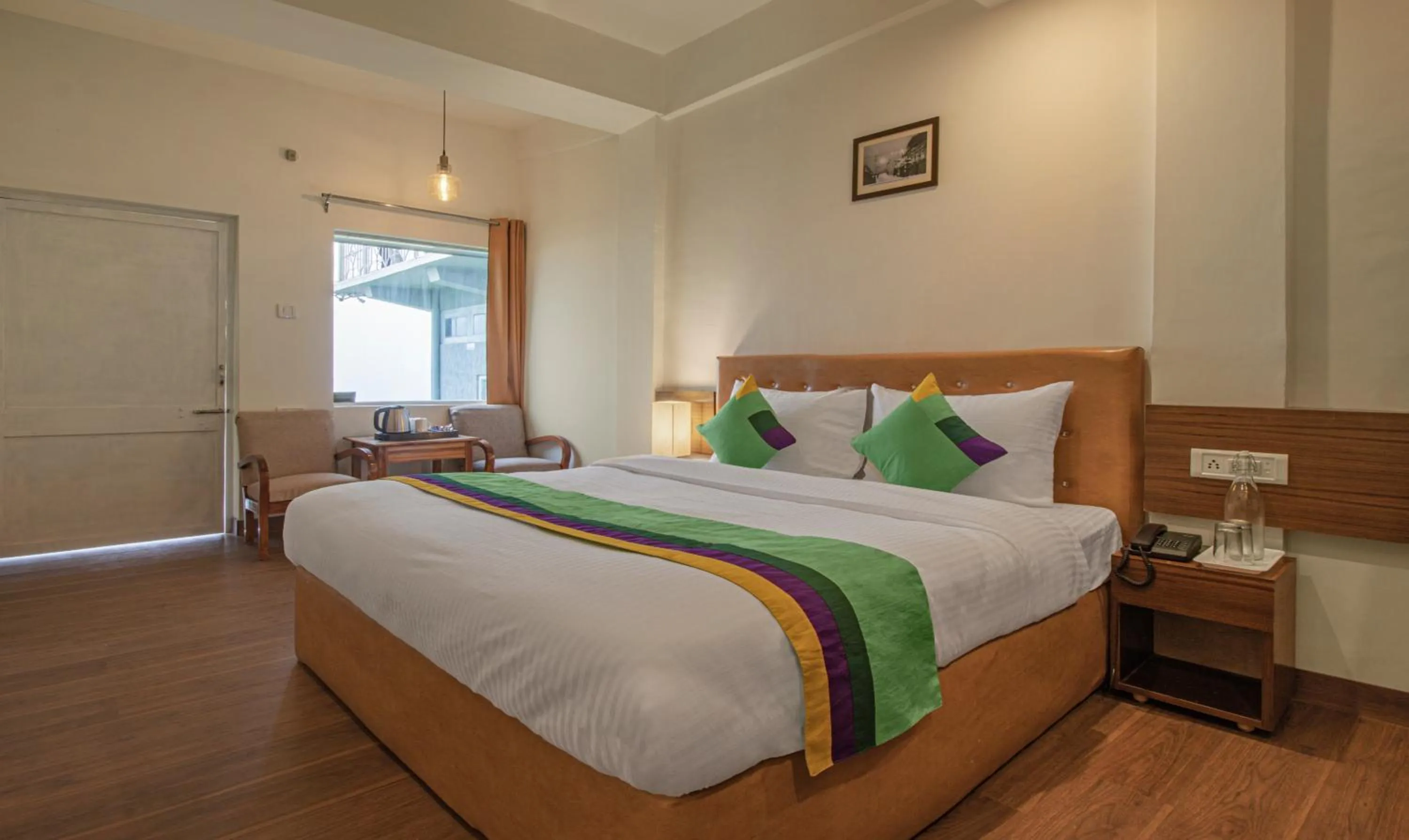 Bedroom, Bed in Treebo Raj Mall Road