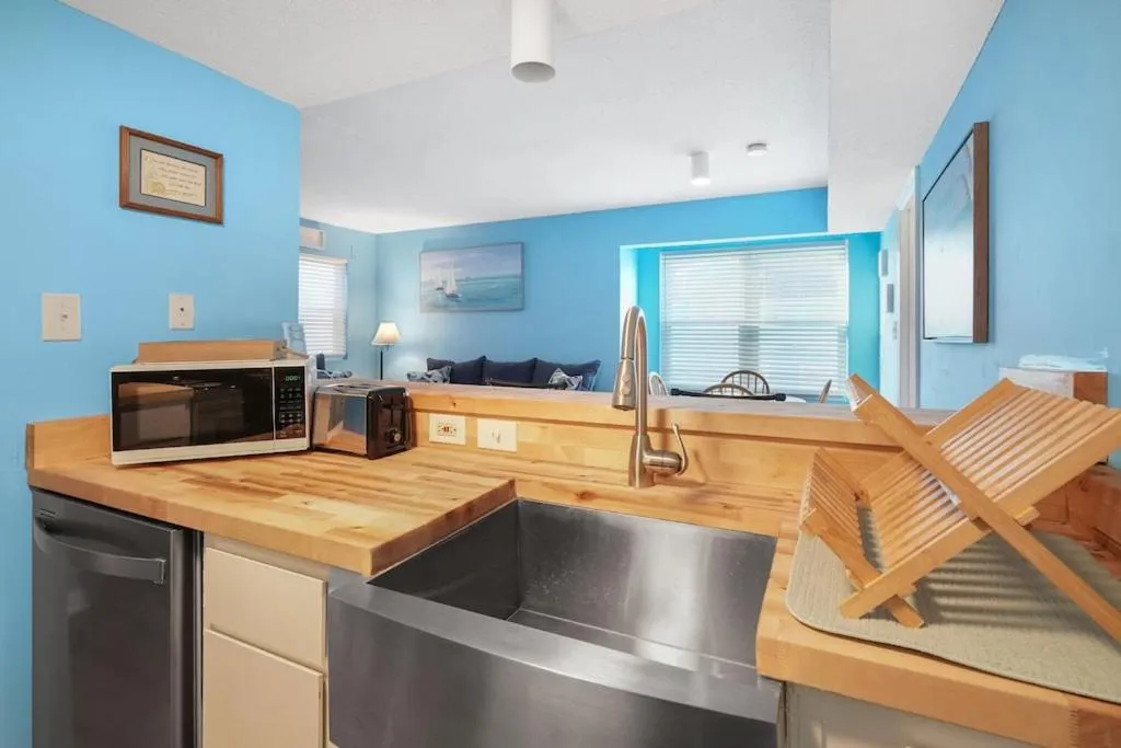 Kitchen or kitchenette in Beautiful Blue Ocean Condo
