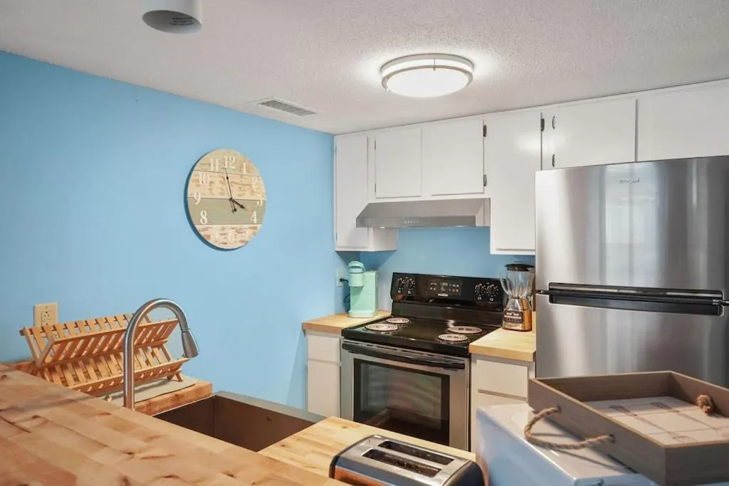 Kitchen or kitchenette in Beautiful Blue Ocean Condo