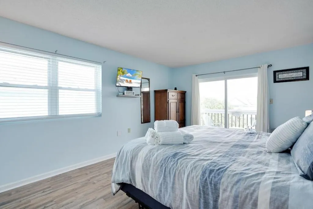 Photo of the whole room in Beautiful Blue Ocean Condo