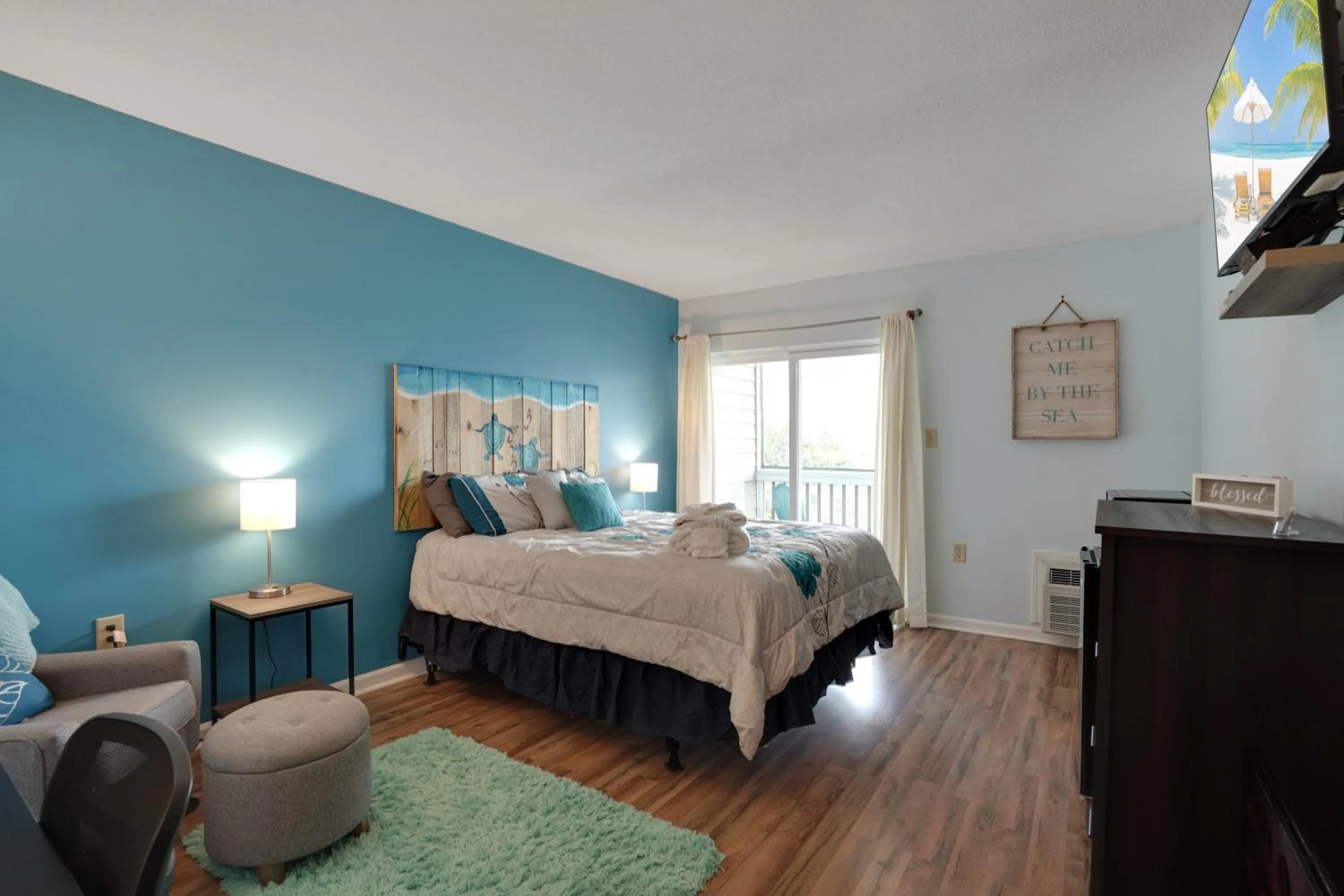 Bed in Beautiful Blue Ocean Condo