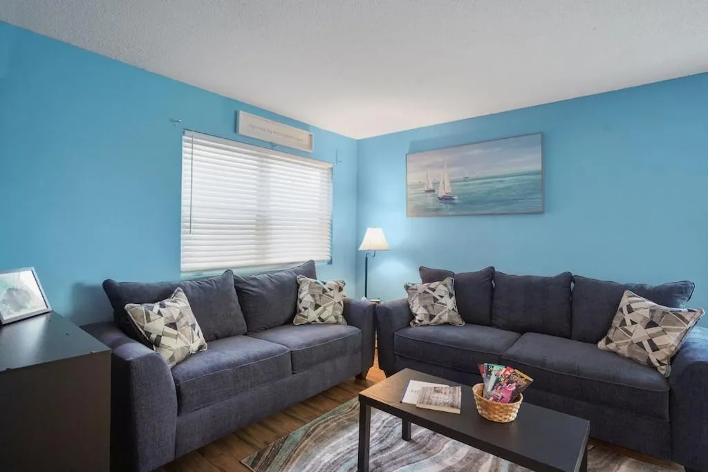 Beautiful Blue Ocean Condo