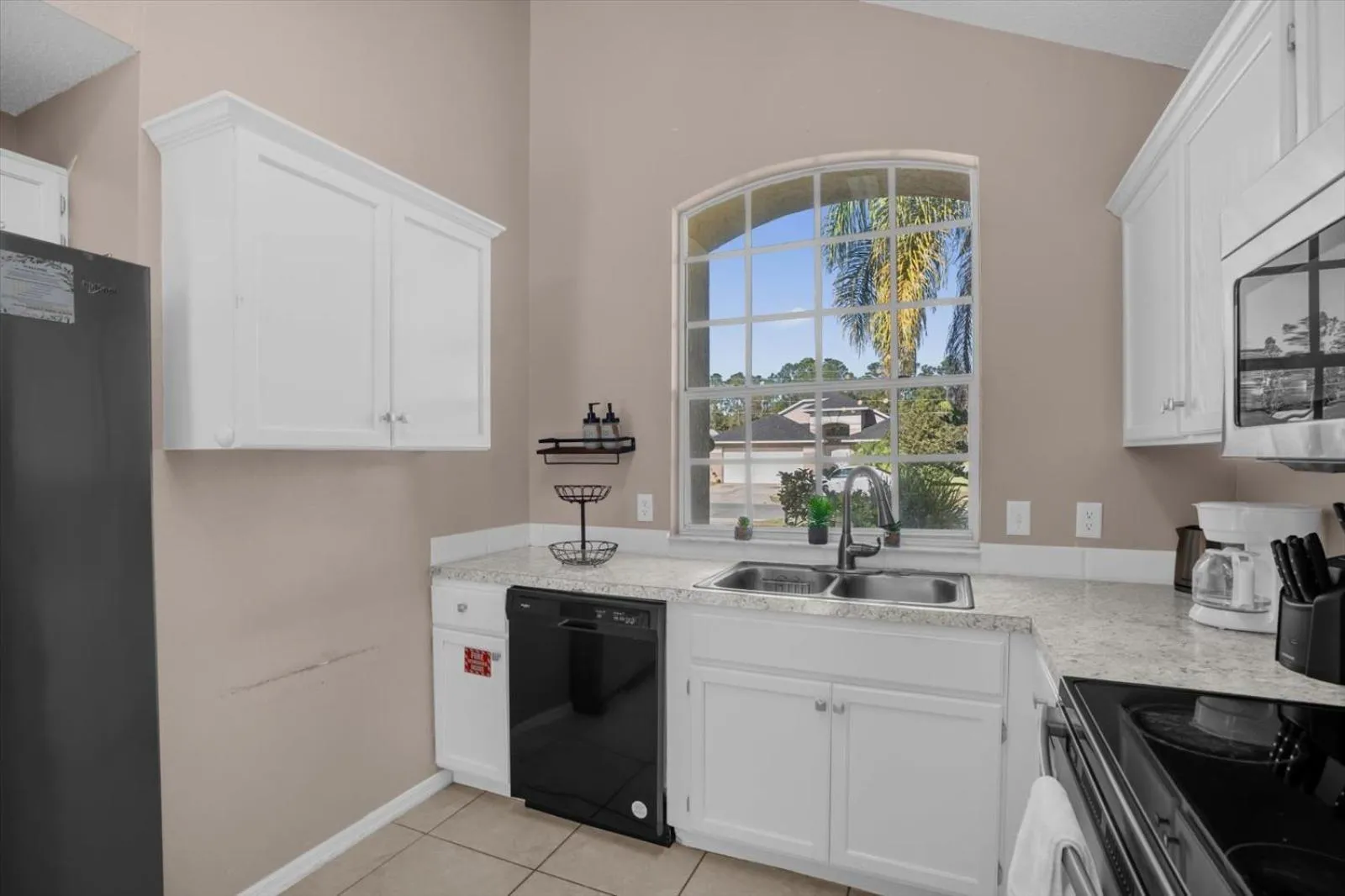 Kitchen or kitchenette in Elegant Villa Pool Fun Game Room Near Disney