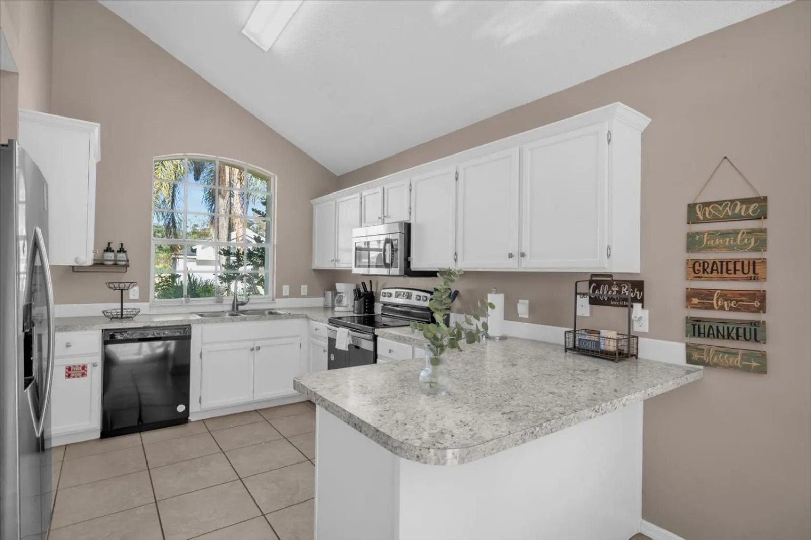 Kitchen or kitchenette in Elegant Villa Pool Fun Game Room Near Disney