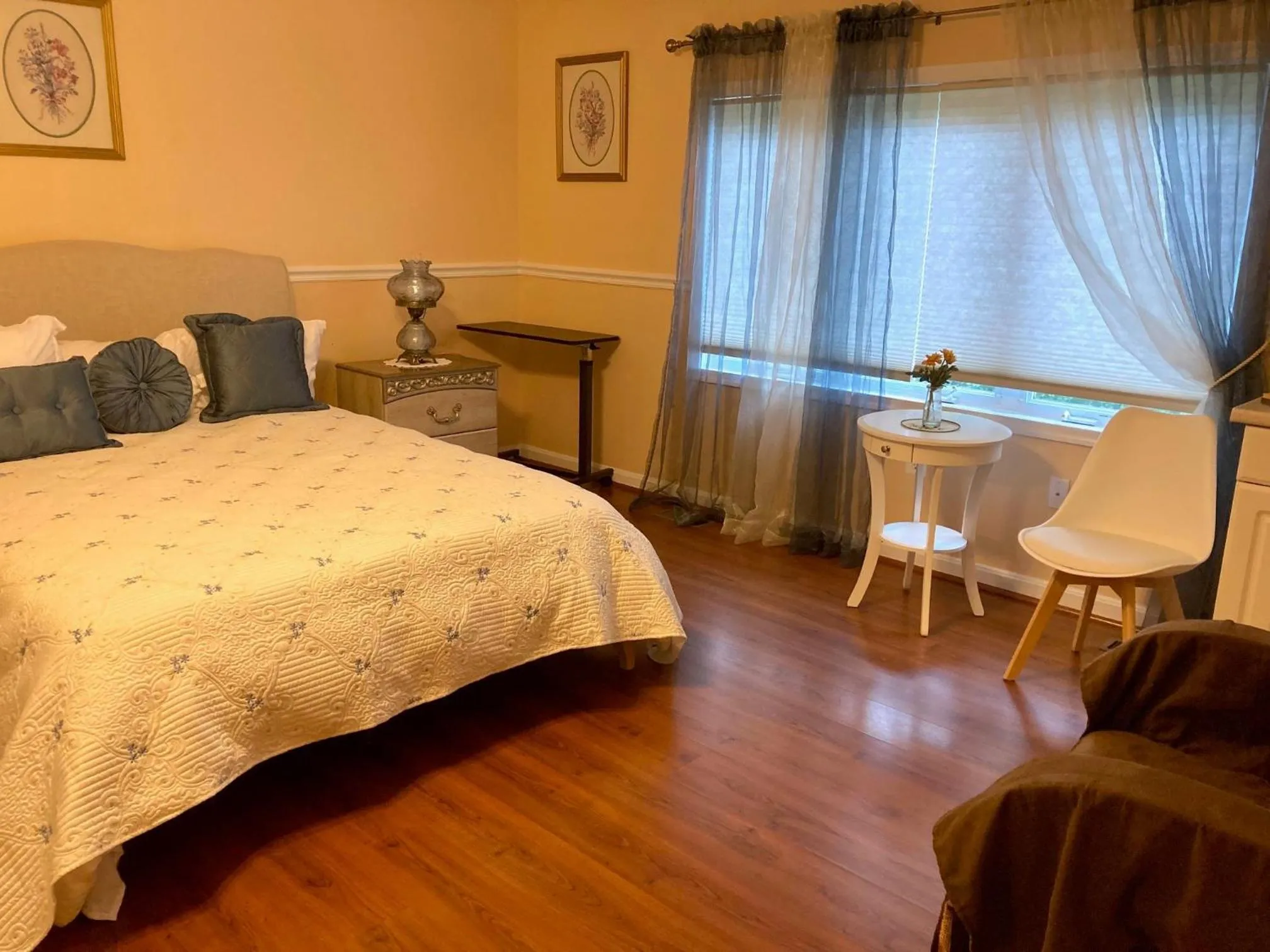 Photo of the whole room, Bed in Purcellville Home