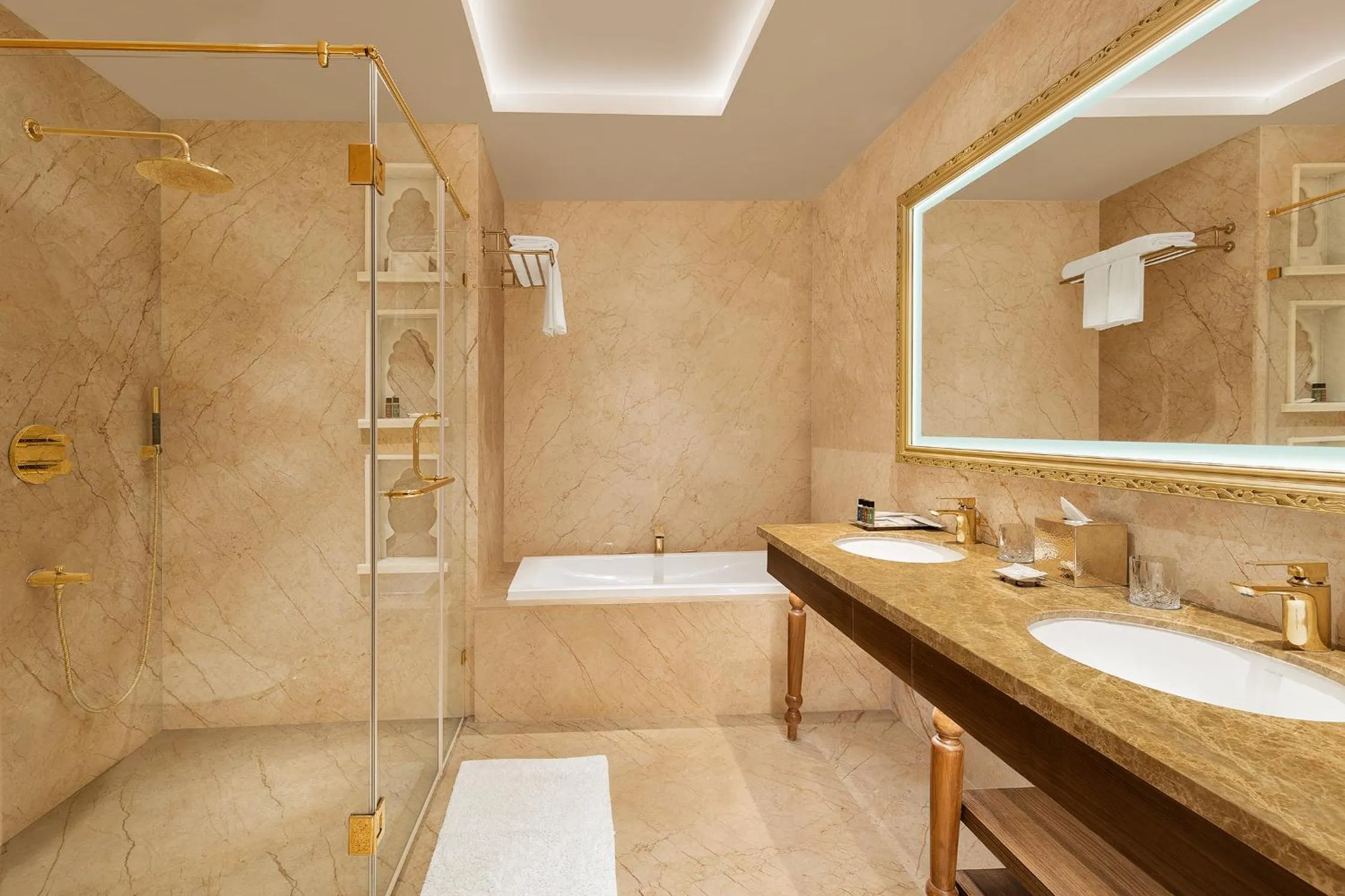 Shower in Kaldan Samudhra Palace