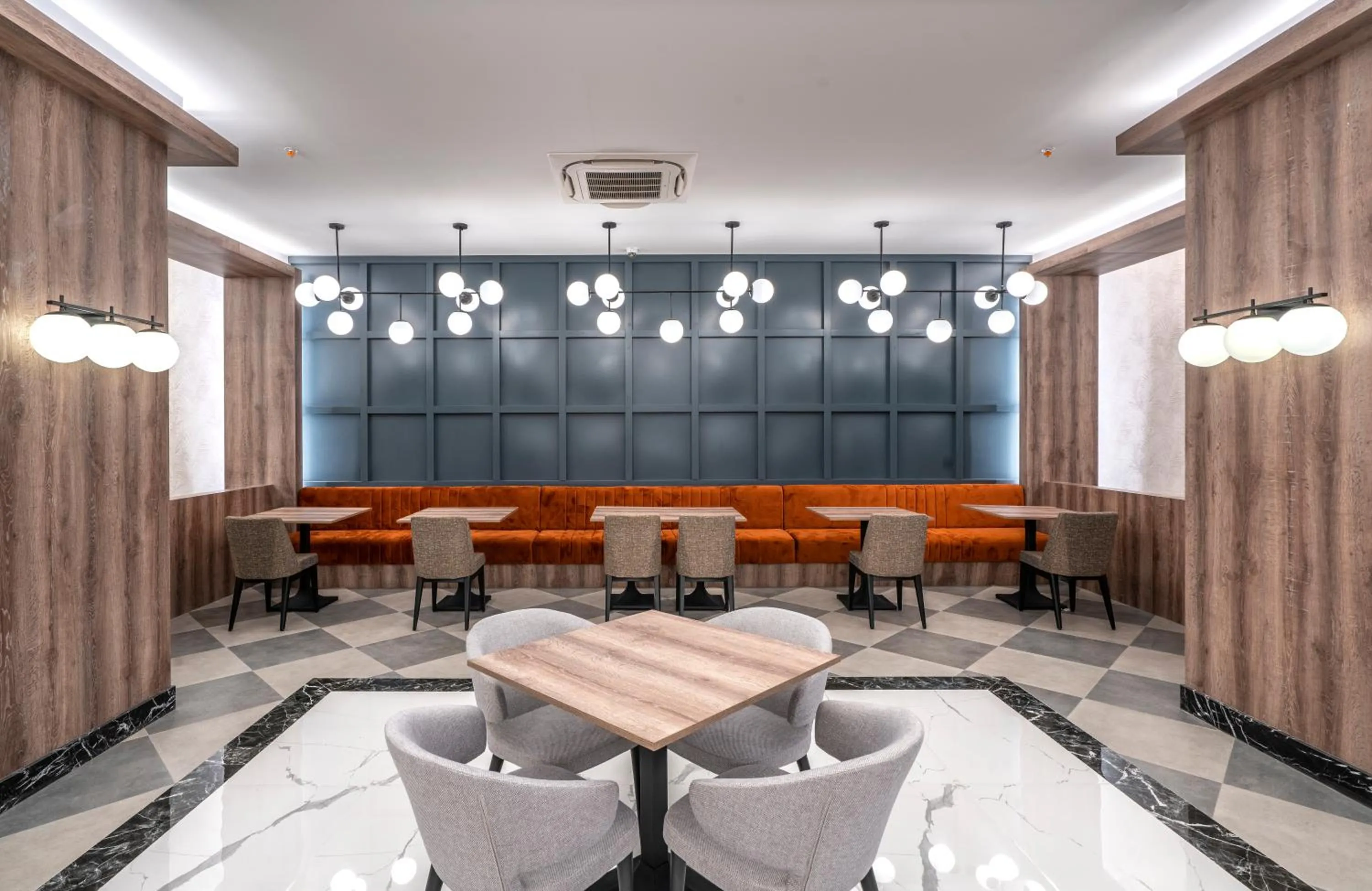 Restaurant/places to eat in Arnor De Luxe Hotel & Spa