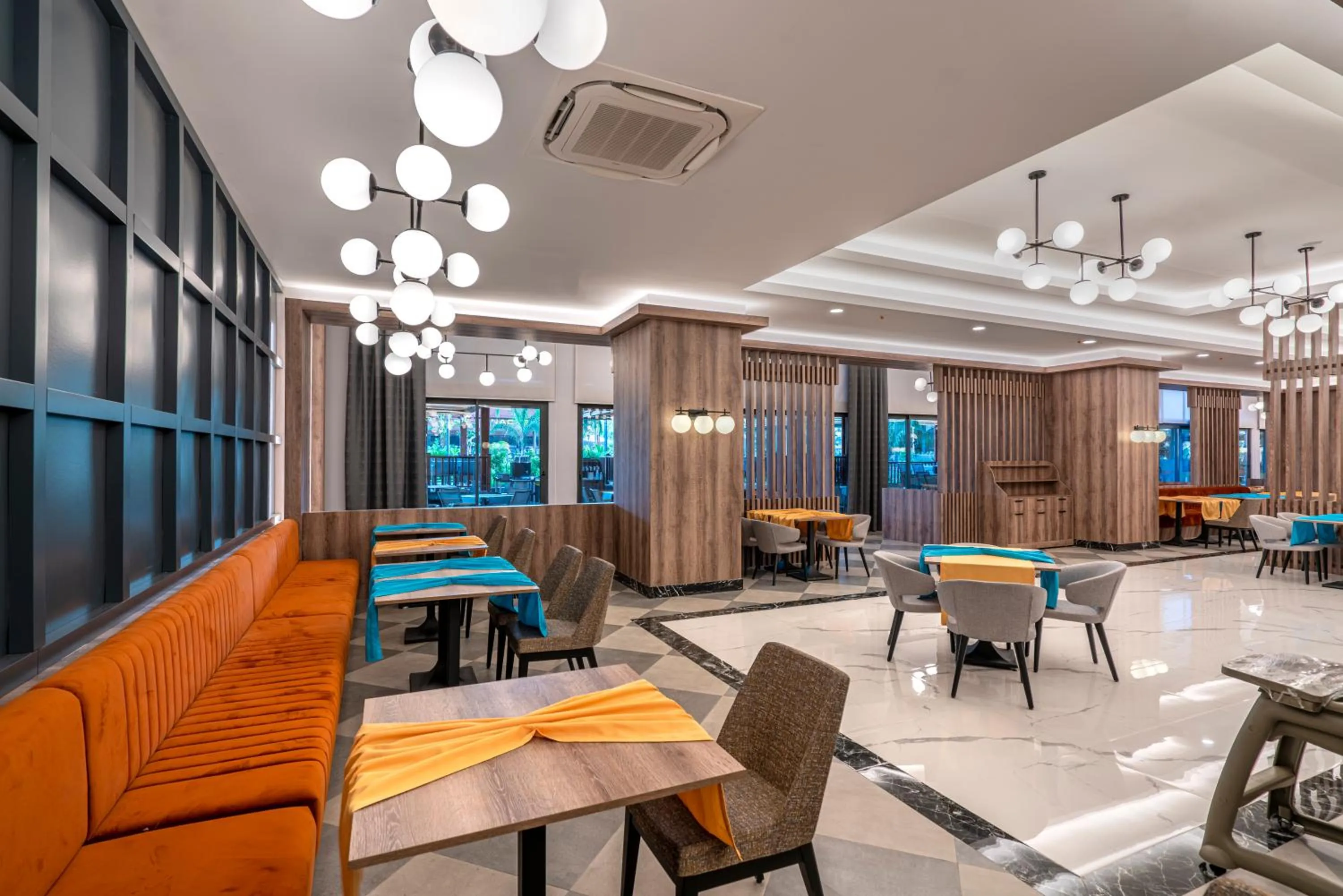 Restaurant/places to eat in Arnor De Luxe Hotel & Spa