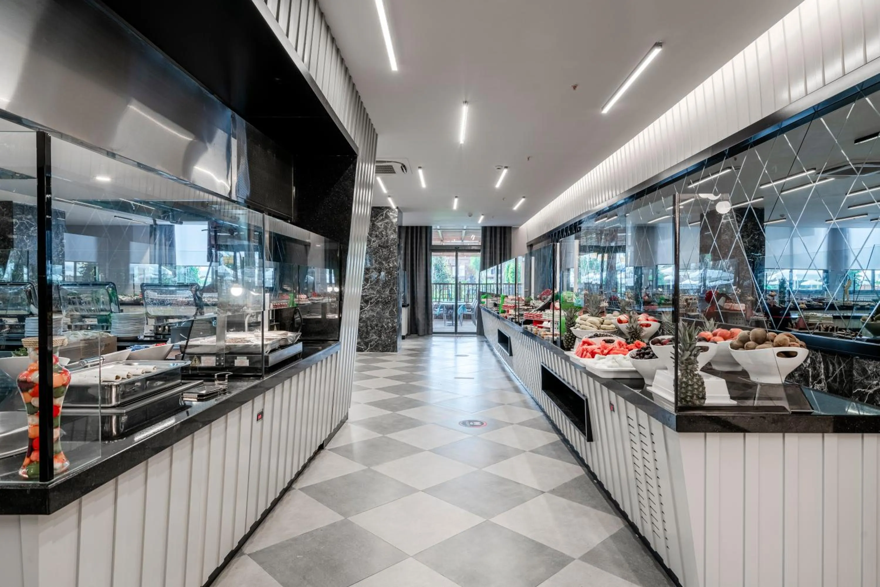 Restaurant/places to eat in Arnor De Luxe Hotel & Spa