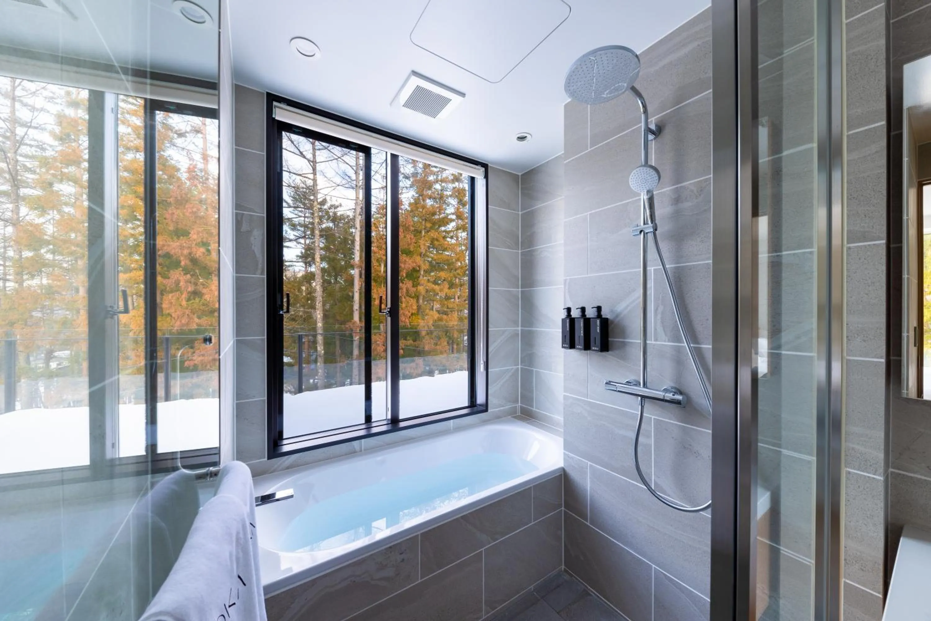 Bathroom in ROKA by HHG