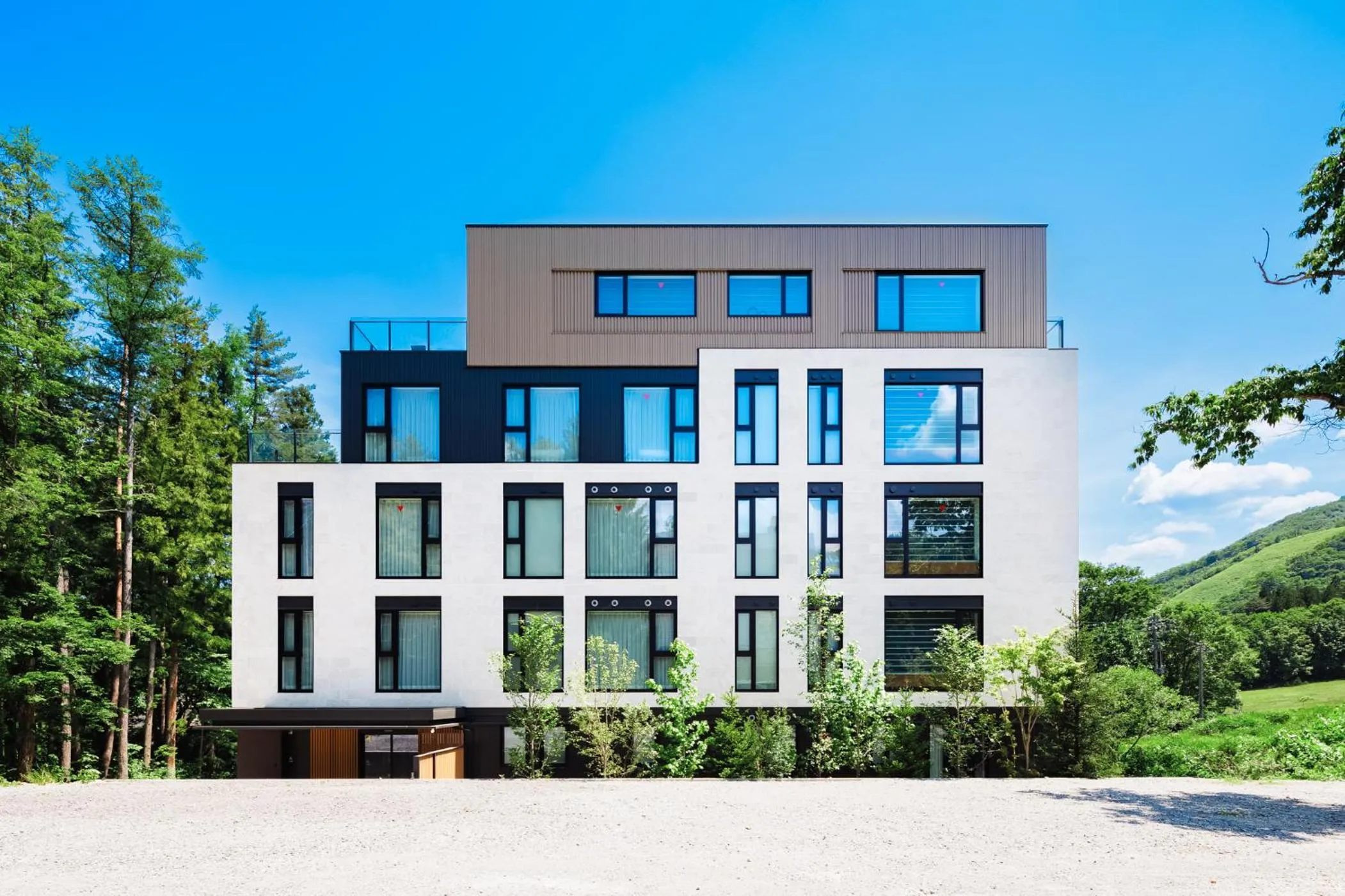 Property building in ROKA by HHG