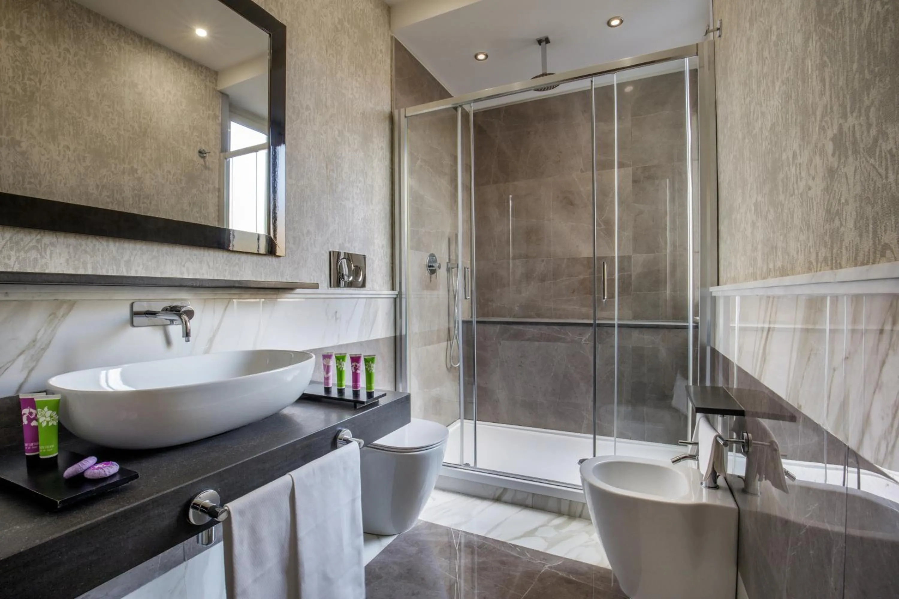 Shower in Hotel Morgana