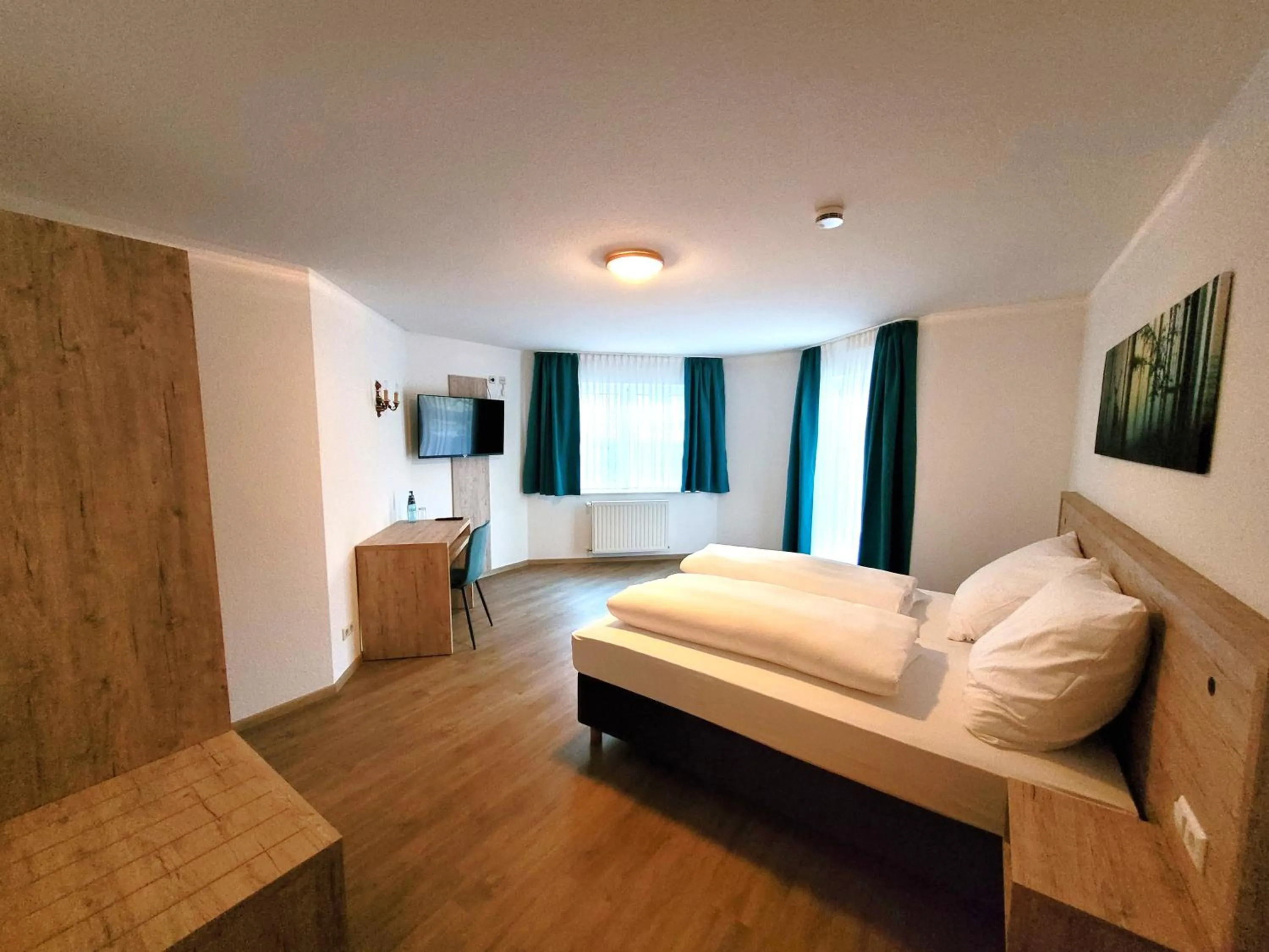 Photo of the whole room, Bed in Landhotel Tanneneck - ideal für Gruppen, Familien und Hunde