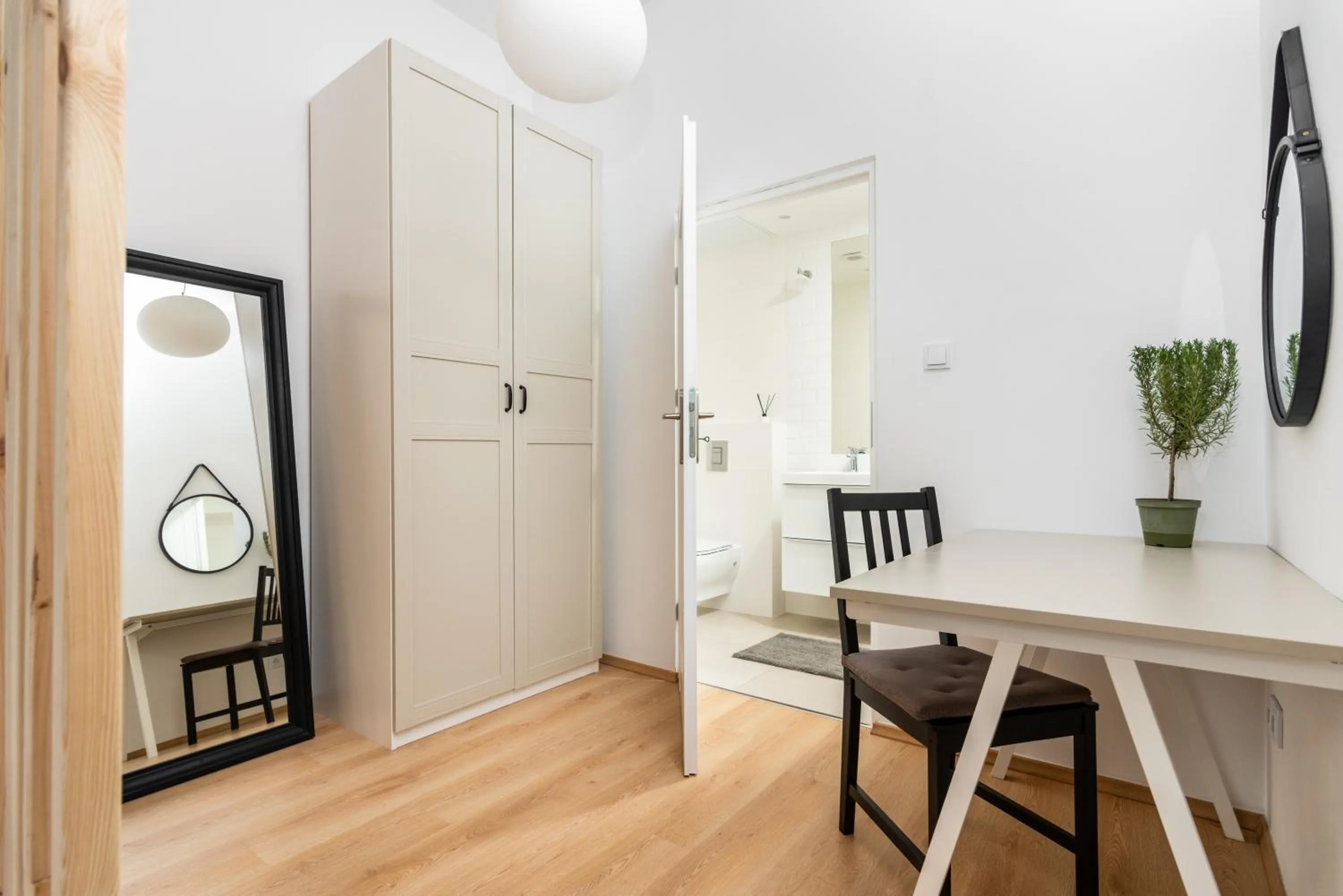 Bed in Modern Centrally Located Apartments - by Upstairs