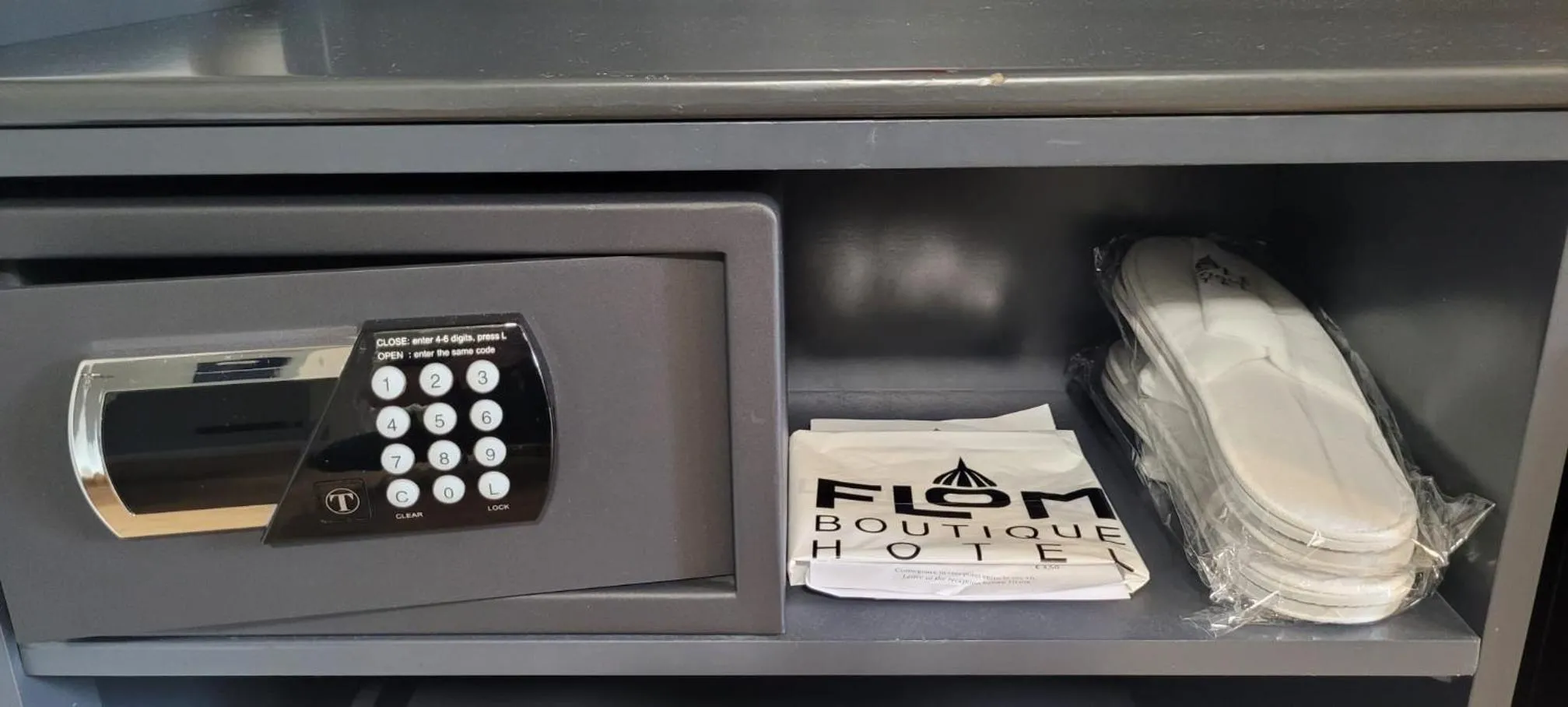 safe in Flom Boutique Hotel