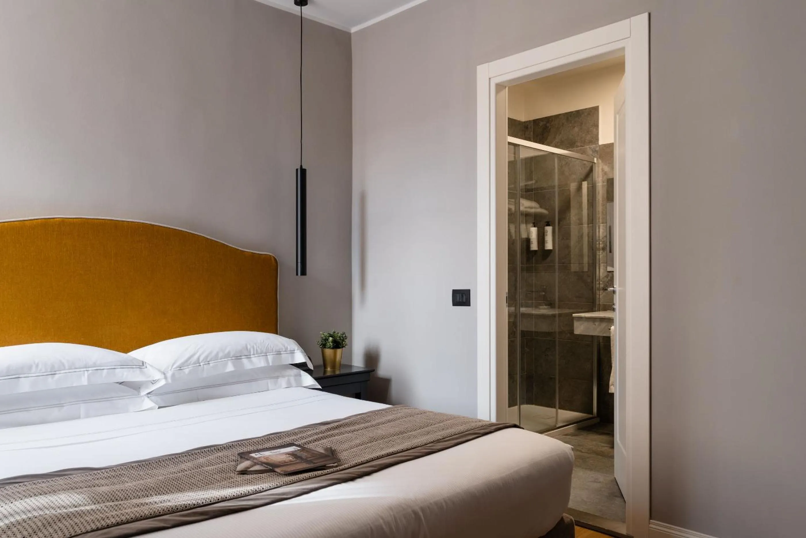 Bedroom, Bed in Flom Boutique Hotel