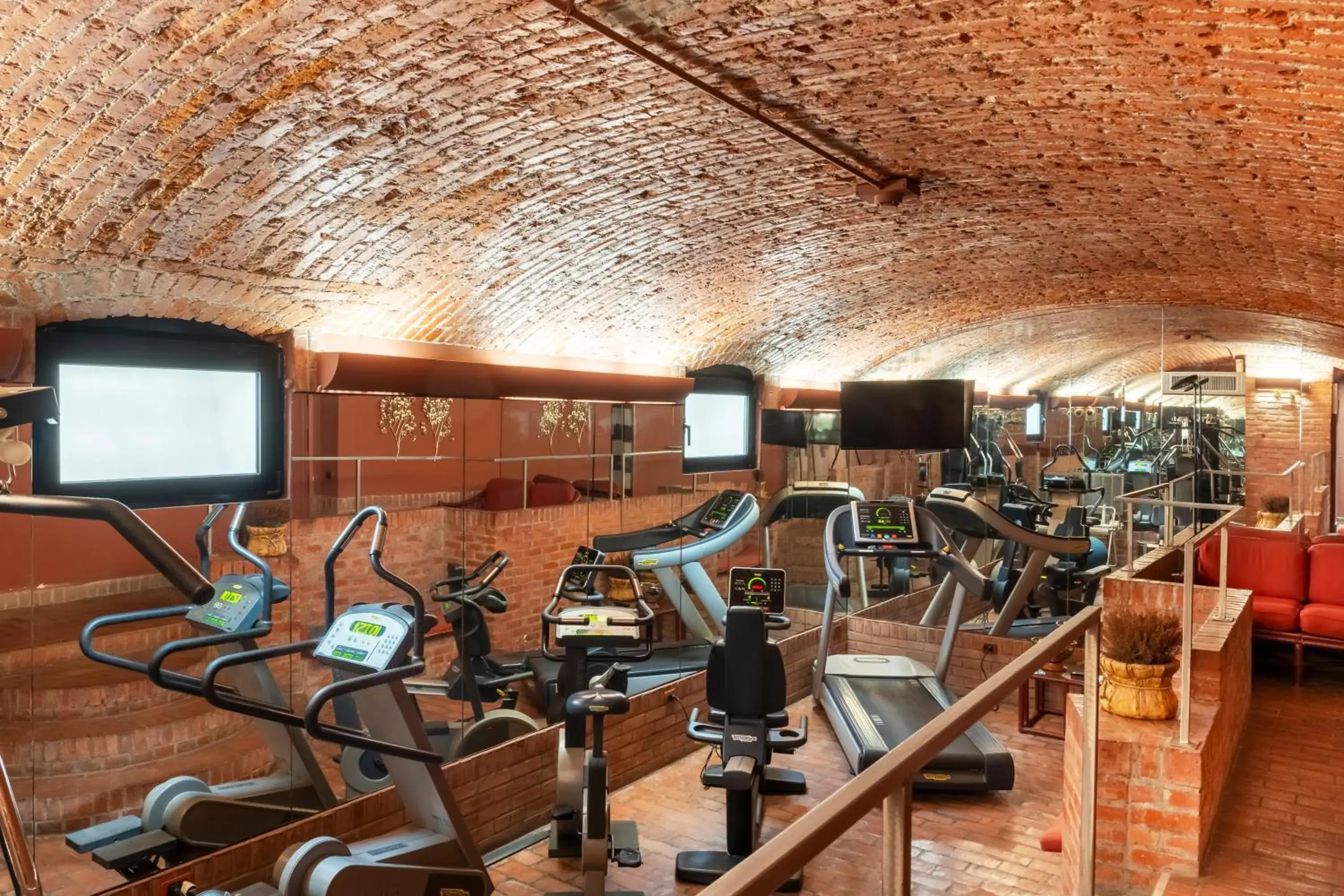 Fitness centre/facilities in Hotel Sanpi Milano Fitness centre/facilities in Hotel Sanpi Milano