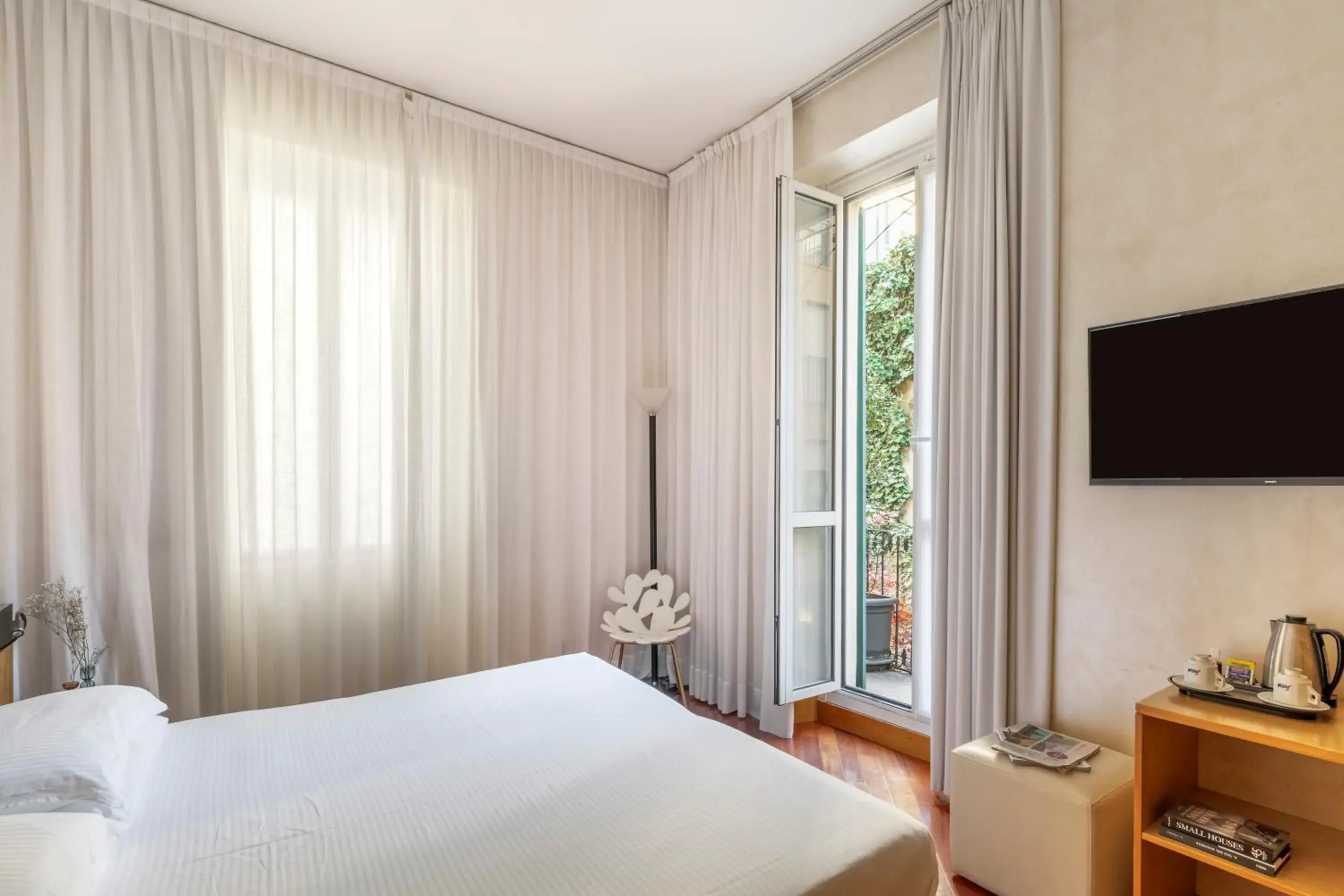 Balcony/Terrace, Bed in Hotel Sanpi Milano Balcony/Terrace, Bed in Hotel Sanpi Milano