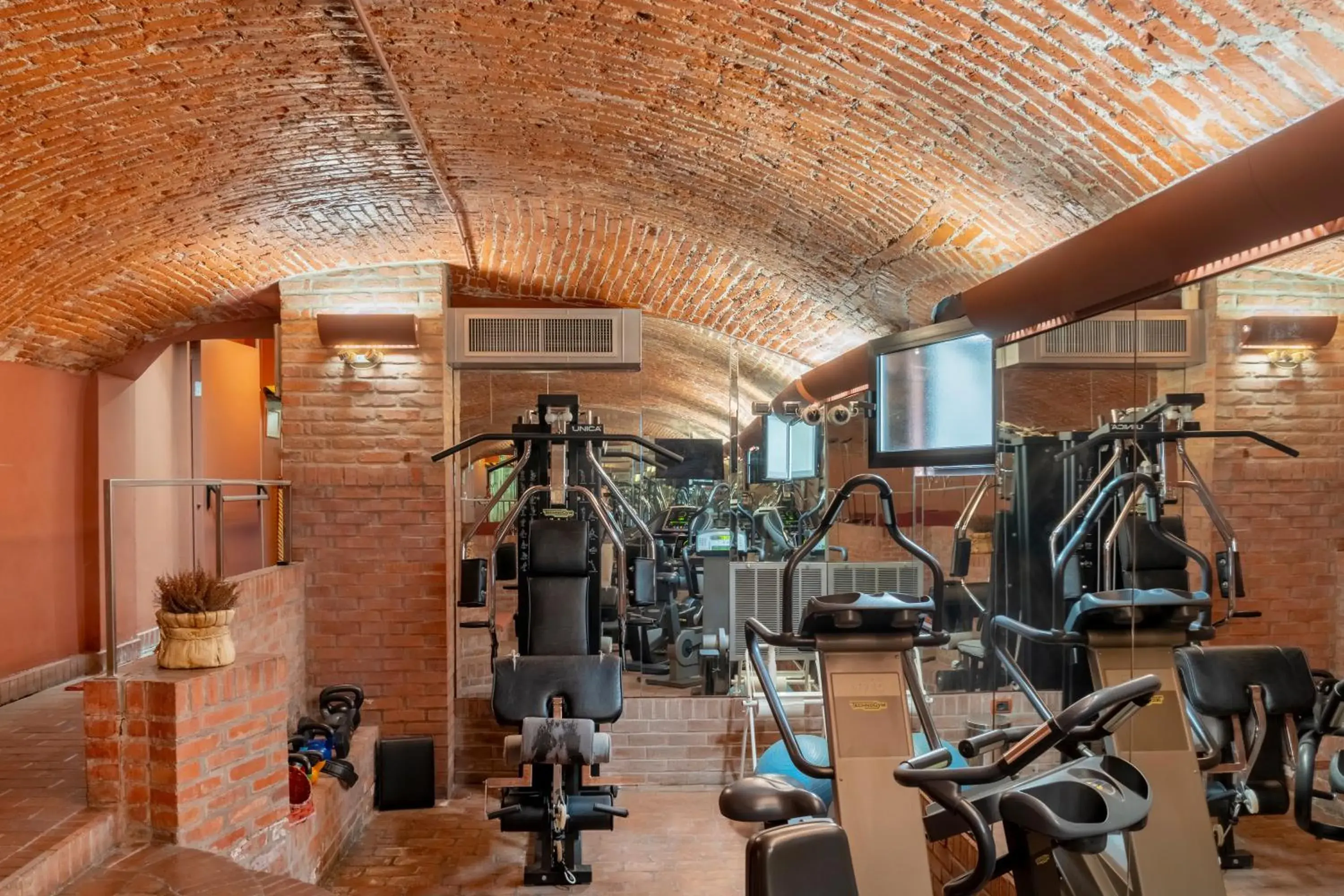 Fitness centre/facilities in Hotel Sanpi Milano Fitness centre/facilities in Hotel Sanpi Milano